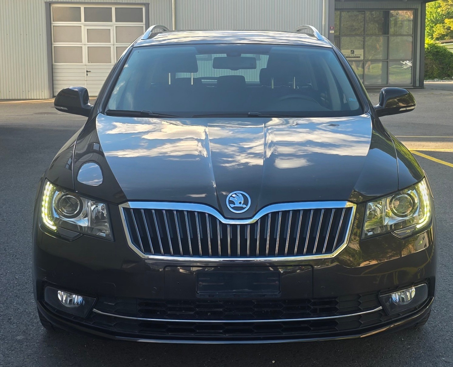 SKODA Superb Combi 2.0 TDi Elegance 4x4 DSG-image-1