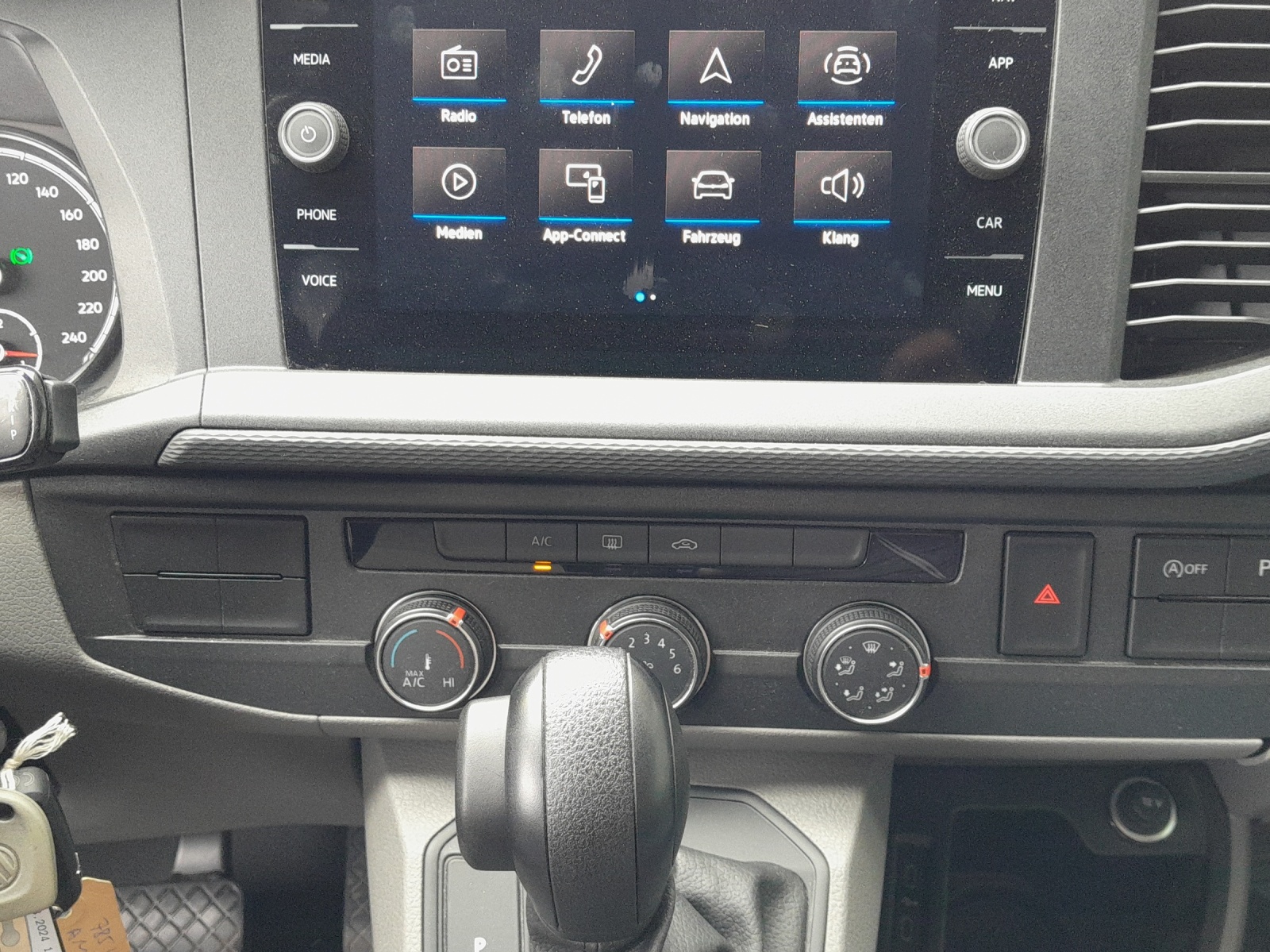 VW T6.1 2.0 TDI DSG-image-10