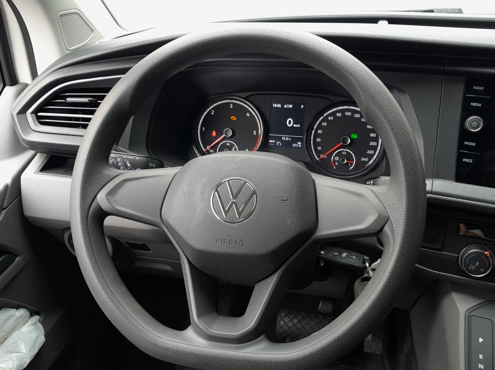 VW T6.1 2.0 TDI DSG-image-9