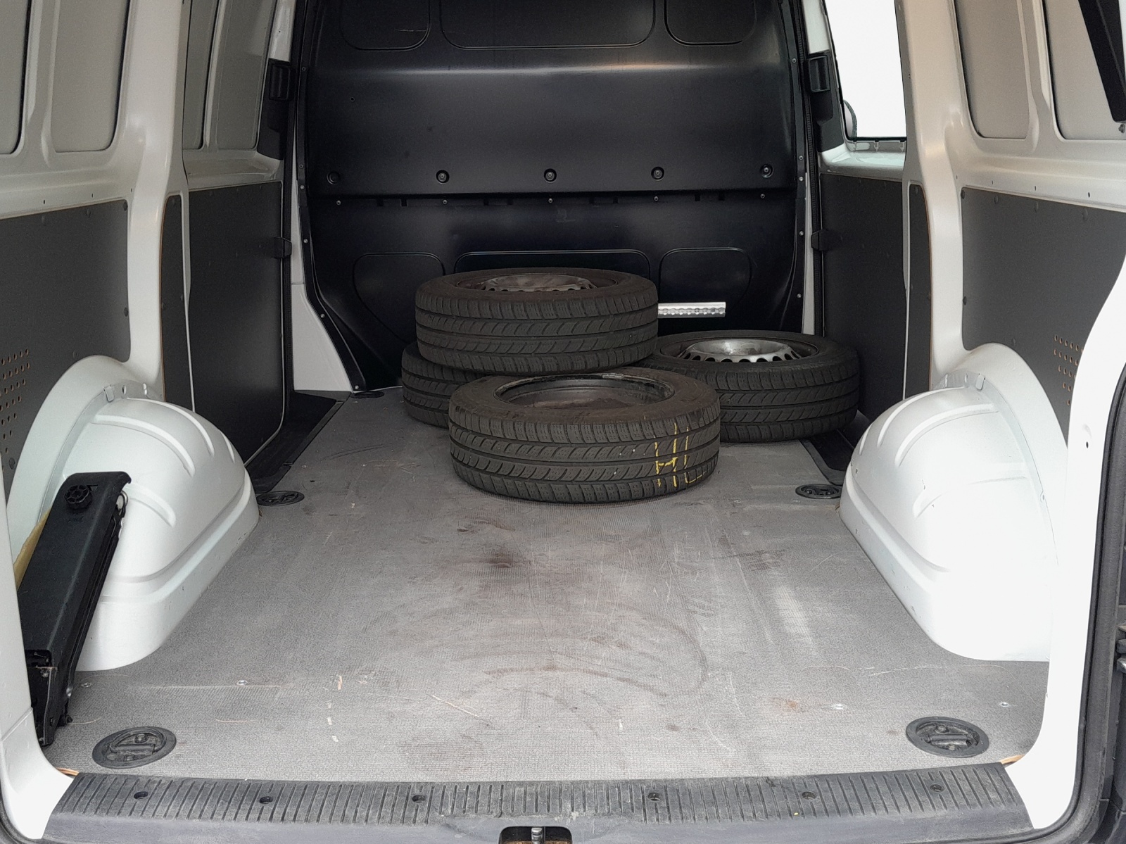 VW T6.1 2.0 TDI DSG-image-12