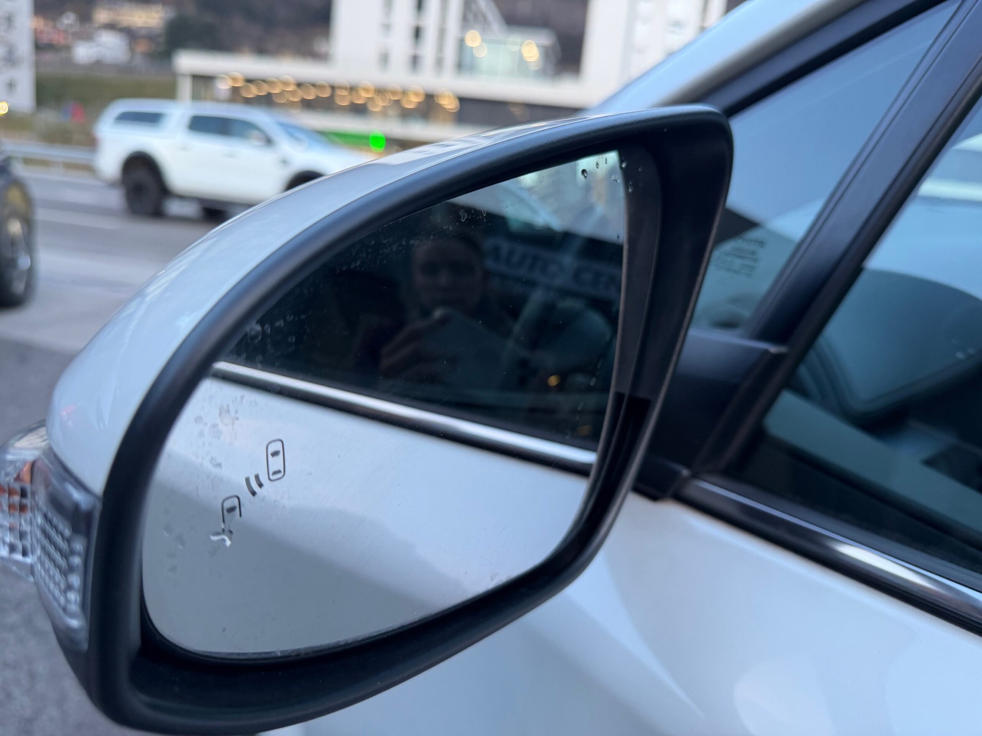 TOYOTA C-HR 2.0 HSD CVT Trend-image-14