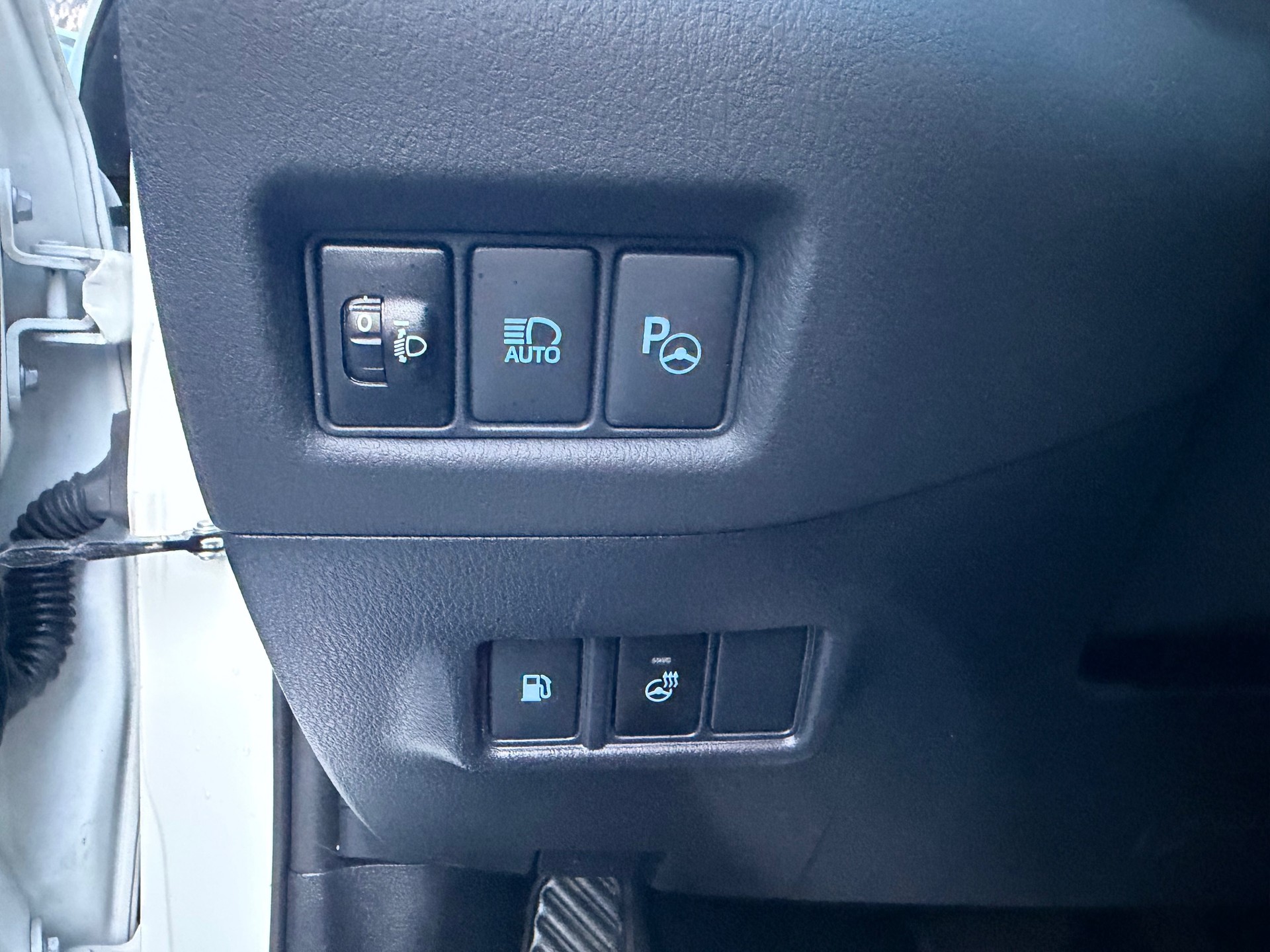 TOYOTA C-HR 2.0 HSD CVT Trend-image-10