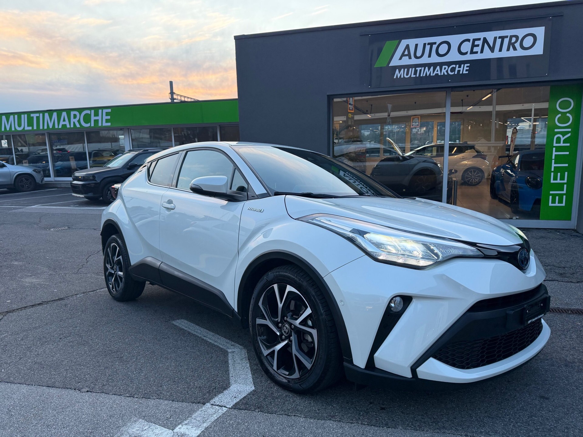 TOYOTA C-HR 2.0 HSD CVT Trend
