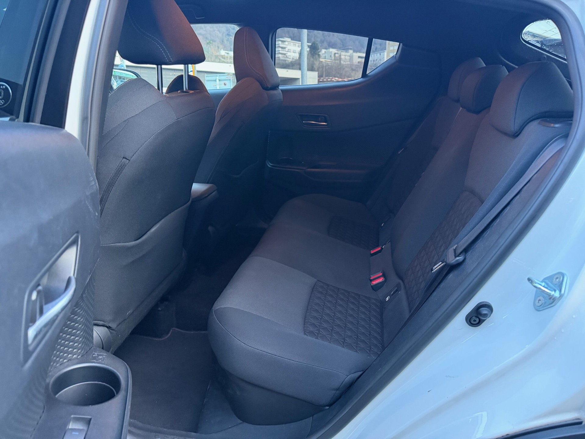 TOYOTA C-HR 2.0 HSD CVT Trend-image-9