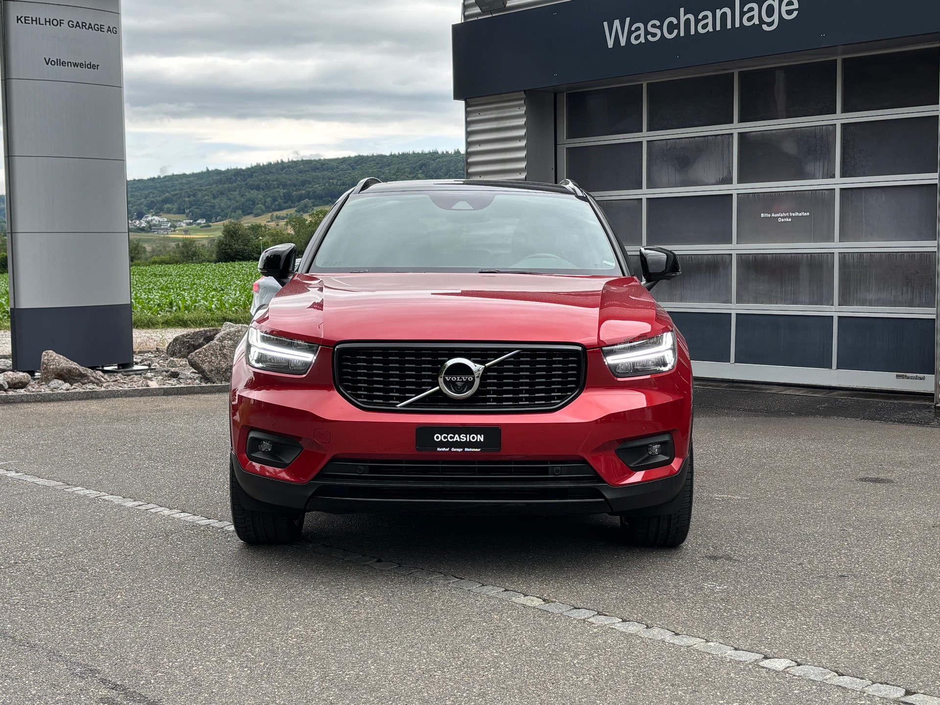 VOLVO XC40 2.0 T5 R-Design AWD-image-8