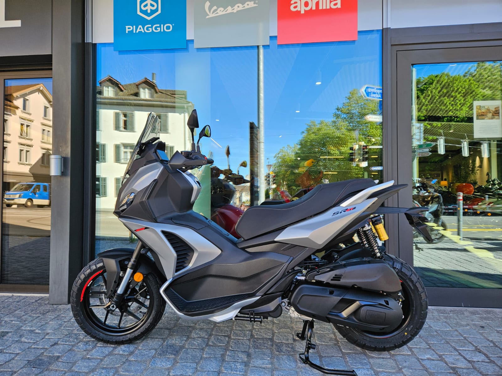 APRILIA SR 400 GT-showroom-element-1