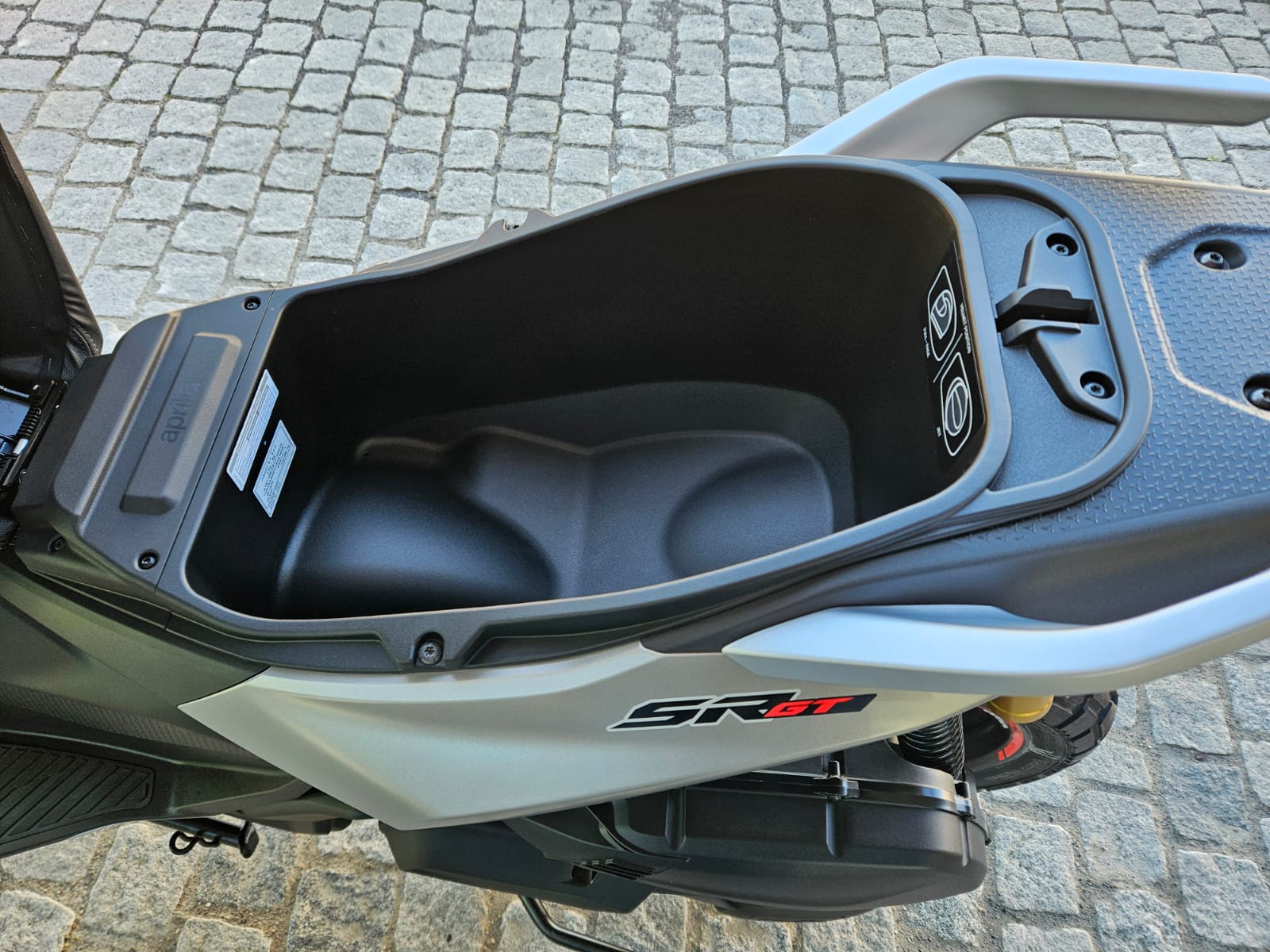 APRILIA SR 400 GT-image-9