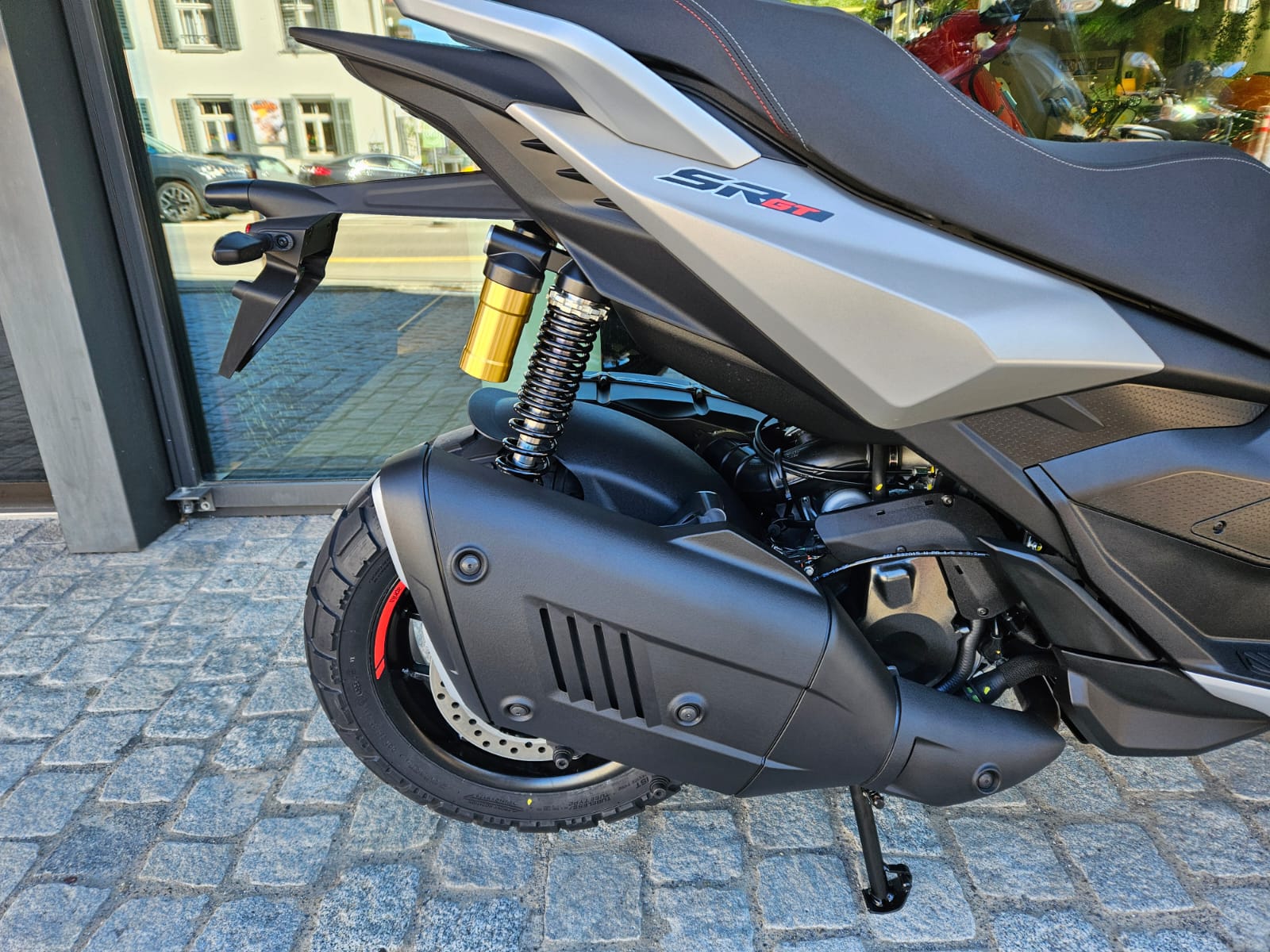APRILIA SR 400 GT-showroom-element-3