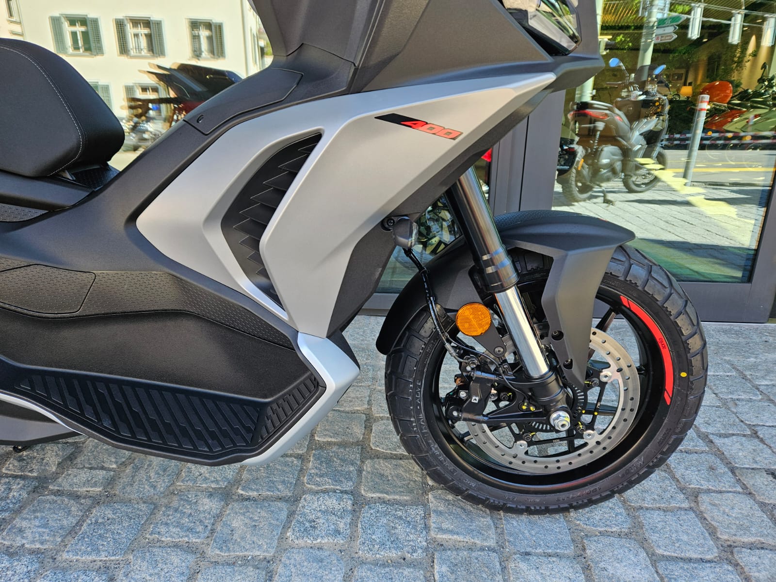 APRILIA SR 400 GT-showroom-element-2