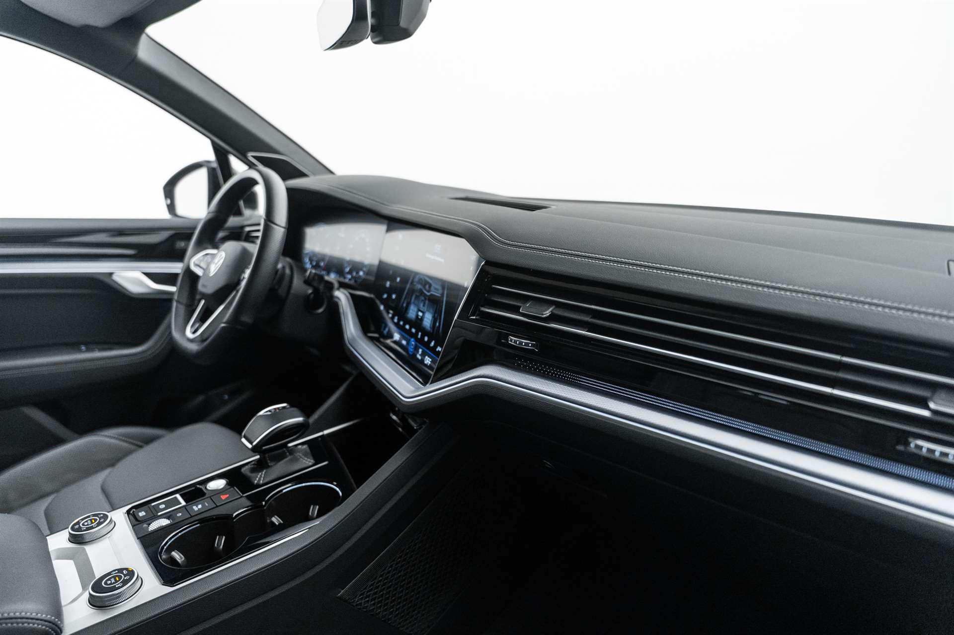 VW Touareg 3.0 TDI R-Line Tiptronic Black-Line-image-11
