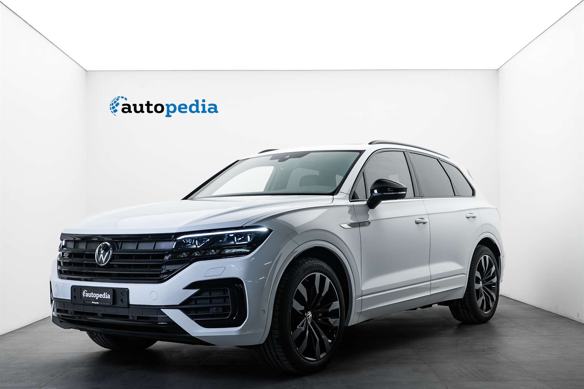 VW Touareg 3.0 TDI R-Line Tiptronic Black-Line-image-0