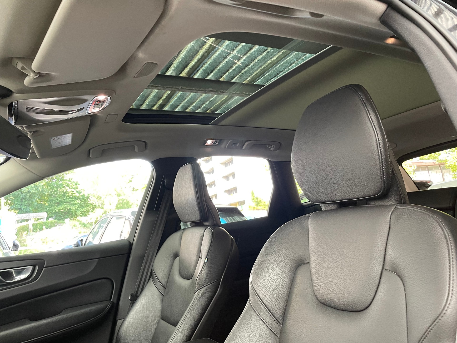 VOLVO XC60 B4 Diesel Mild Hybrid AWD Inscription Geartronic-image-11