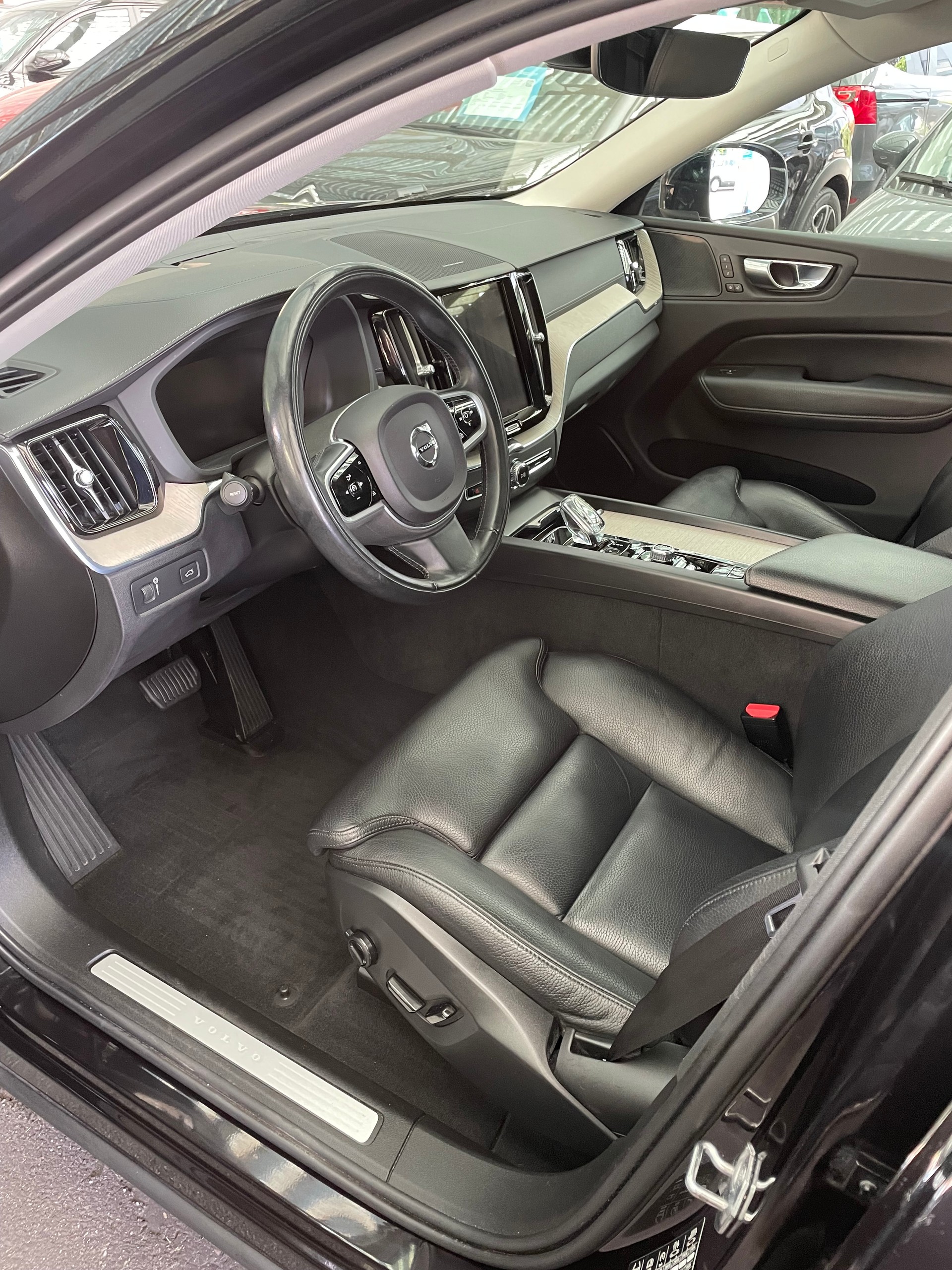 VOLVO XC60 B4 Diesel Mild Hybrid AWD Inscription Geartronic-image-6