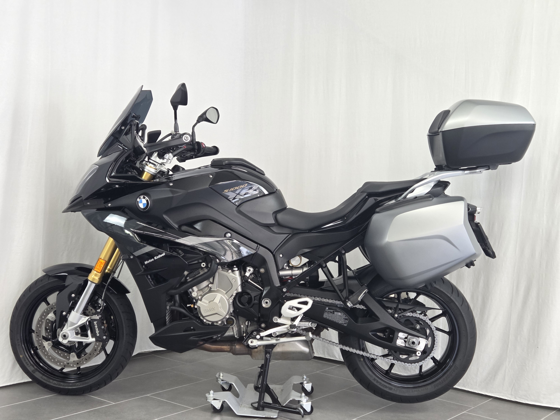 BMW S 1000 XR Triple Black-showroom-element-1