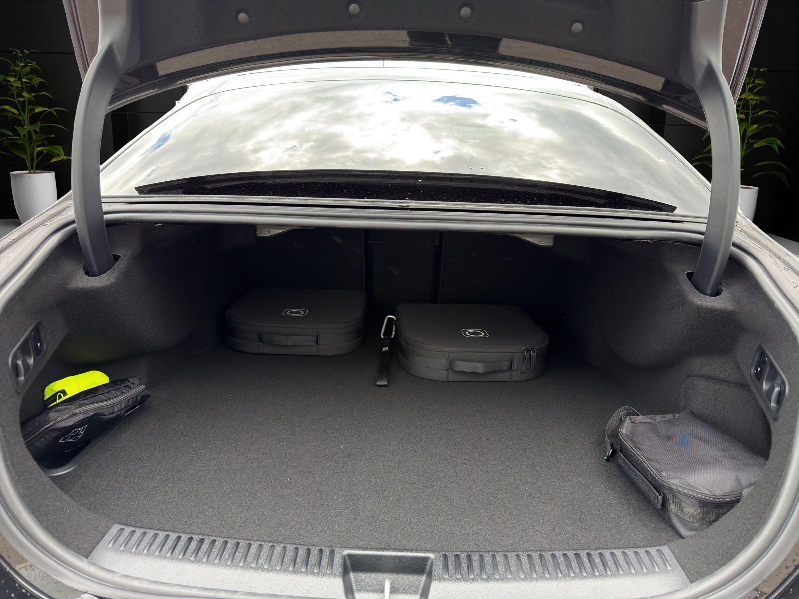 MERCEDES-BENZ E 300 e 4Matic EQ Hybrid 9G-Tronic-image-13