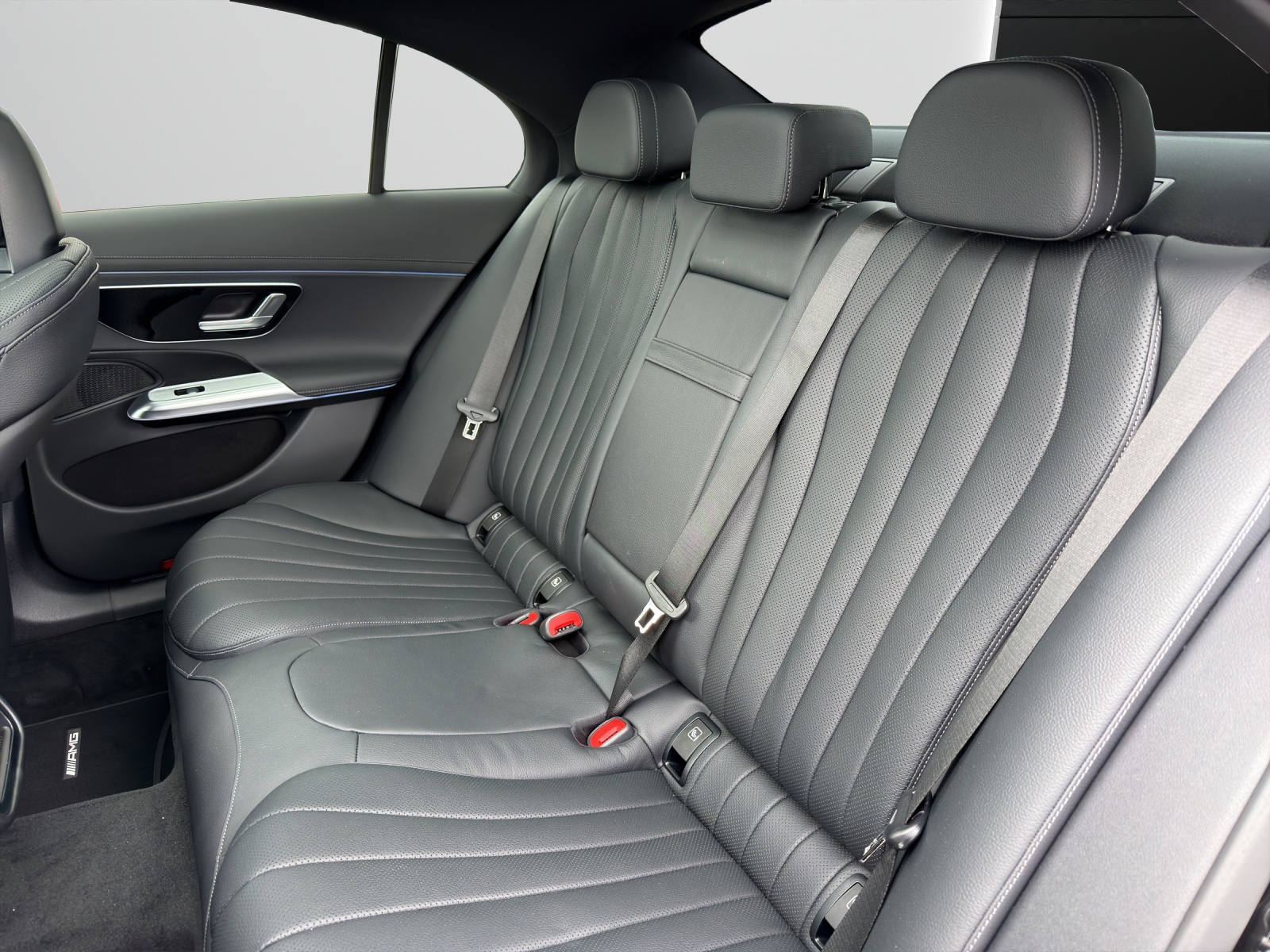 MERCEDES-BENZ E 300 e 4Matic EQ Hybrid 9G-Tronic-image-11
