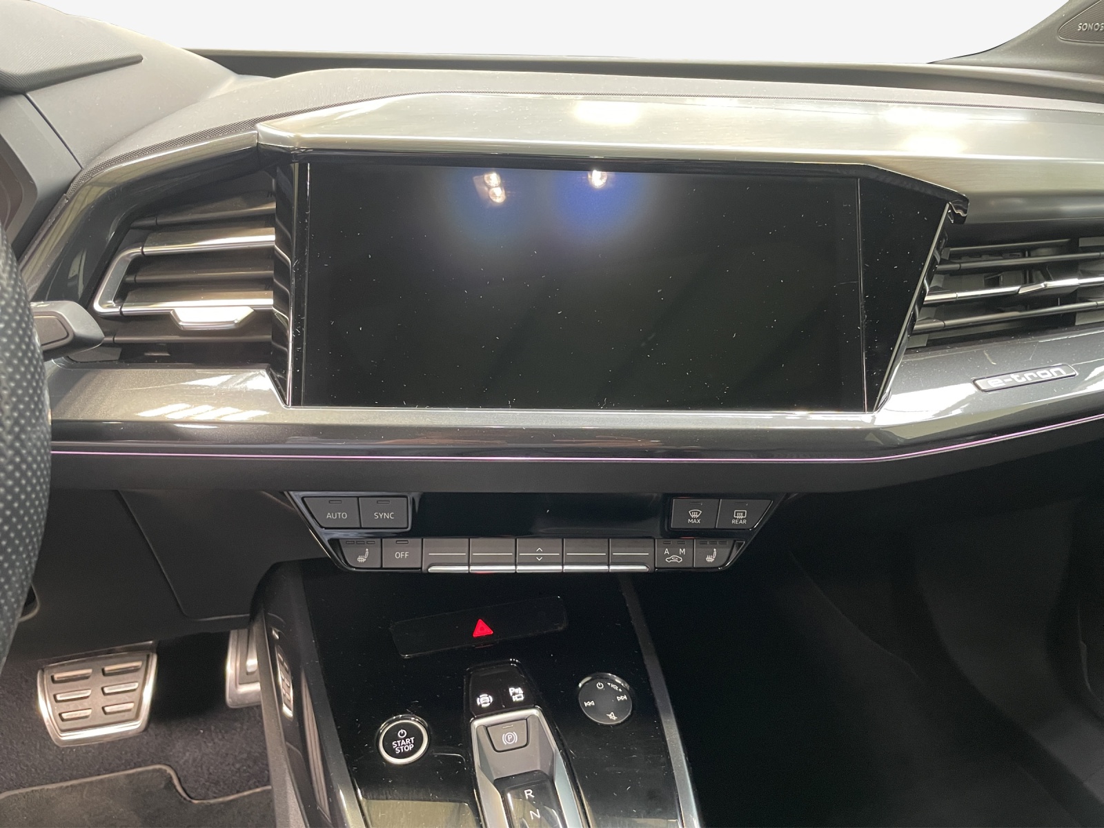 AUDI Q4 e-tron 45 quattro-image-10