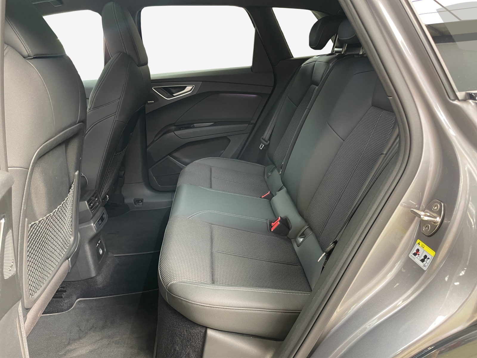 AUDI Q4 e-tron 45 quattro-image-11