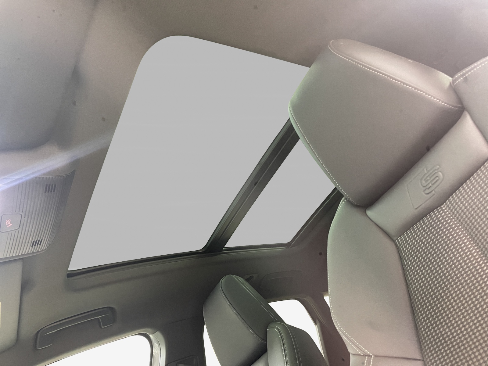 AUDI Q4 e-tron 45 quattro-image-15