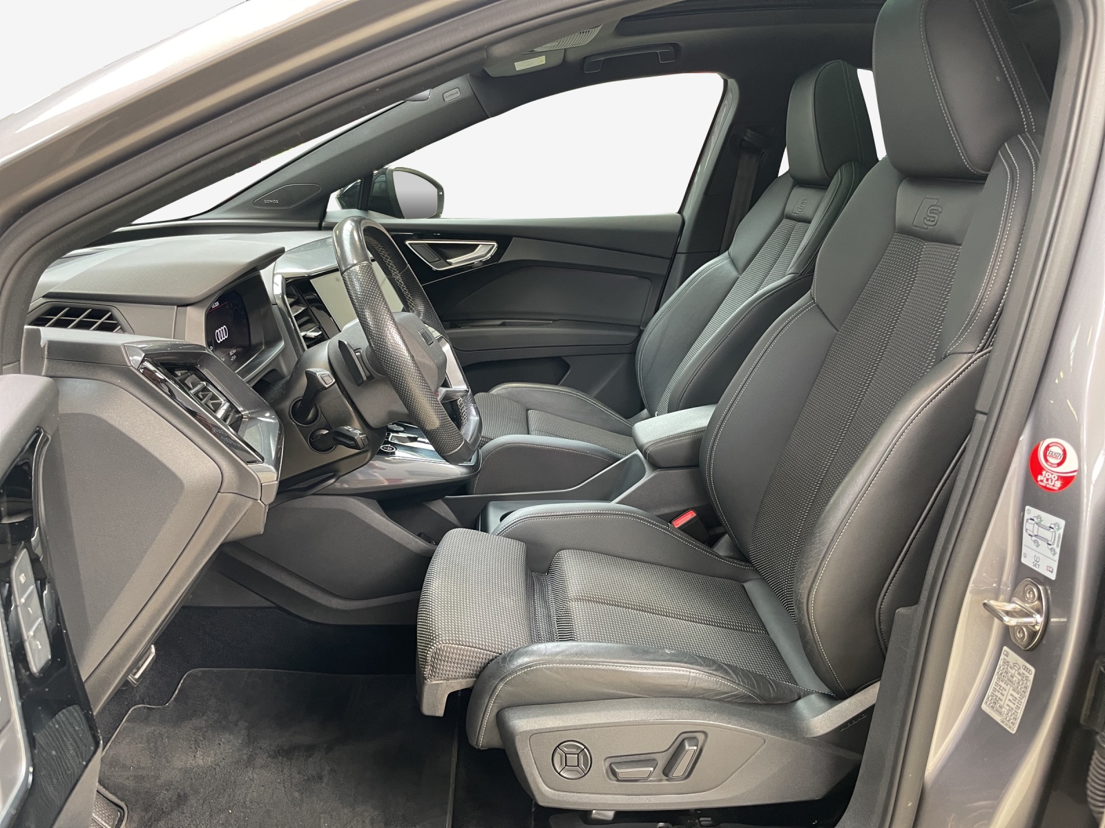 AUDI Q4 e-tron 45 quattro-image-7