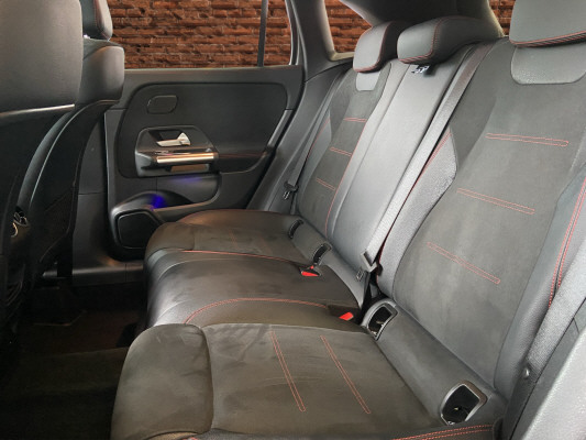 MERCEDES-BENZ GLA 200 AMG Line-image-12