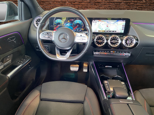 MERCEDES-BENZ GLA 200 AMG Line-image-8