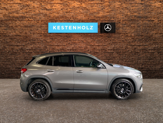 MERCEDES-BENZ GLA 200 AMG Line-image-2