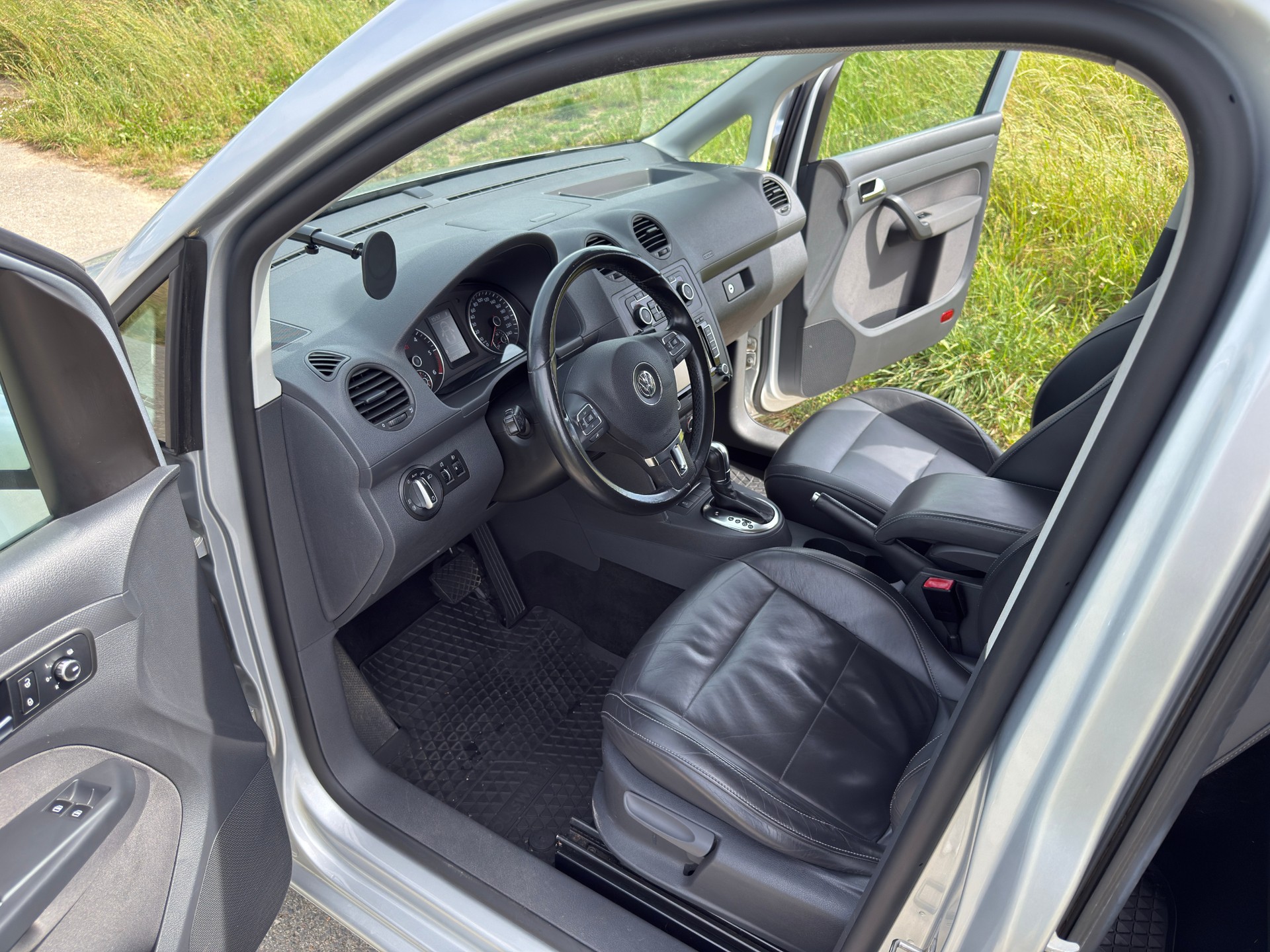 VW 2.0 TDI Maxi Highline DSG 4M-image-8