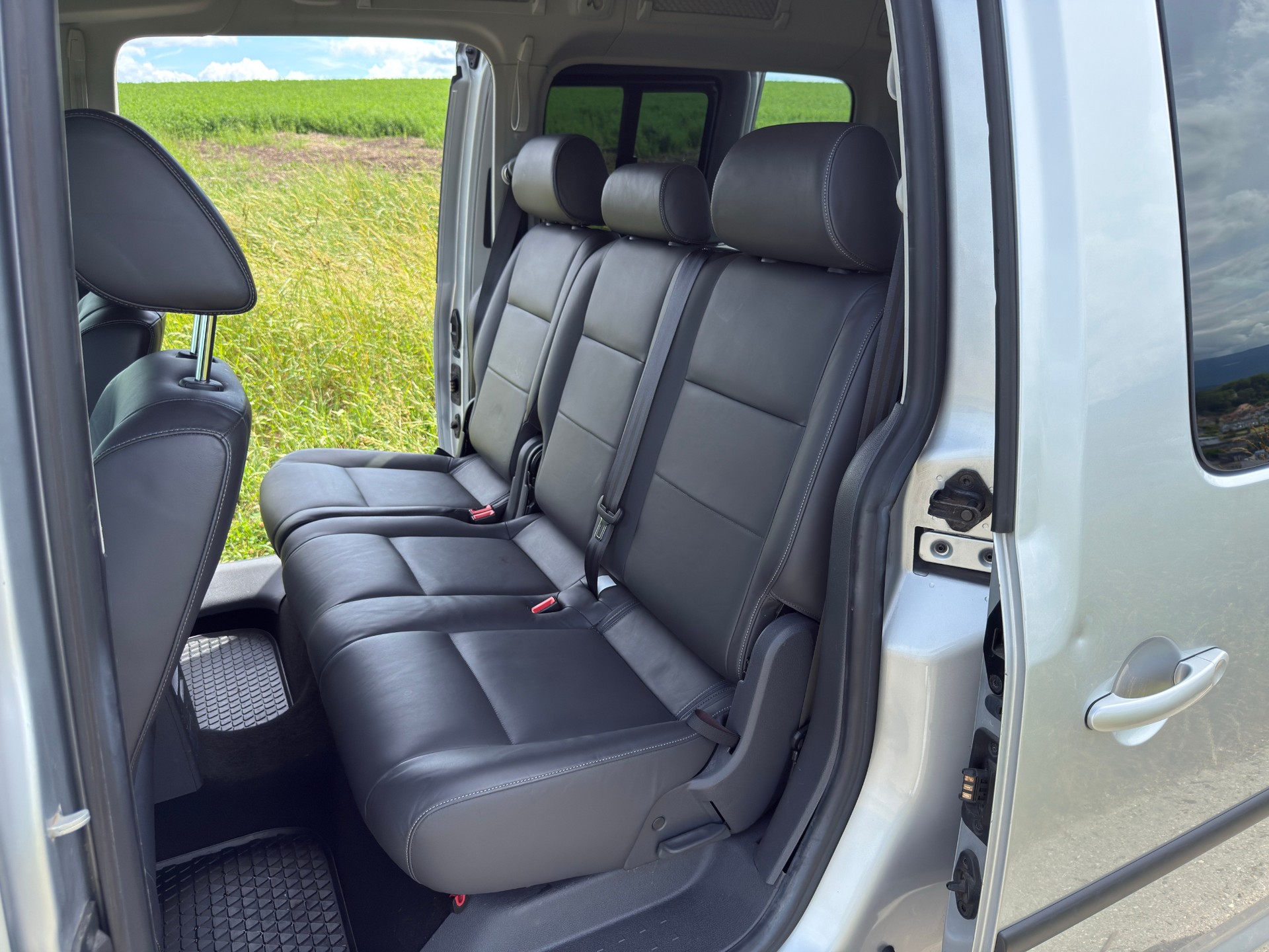 VW 2.0 TDI Maxi Highline DSG 4M-image-15