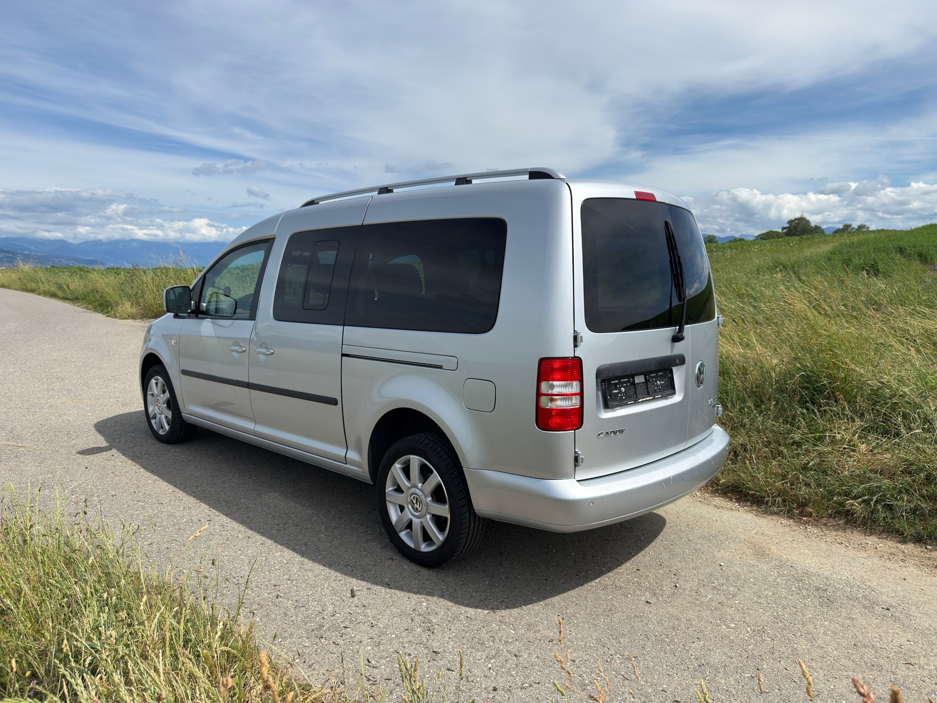 VW 2.0 TDI Maxi Highline DSG 4M-image-1