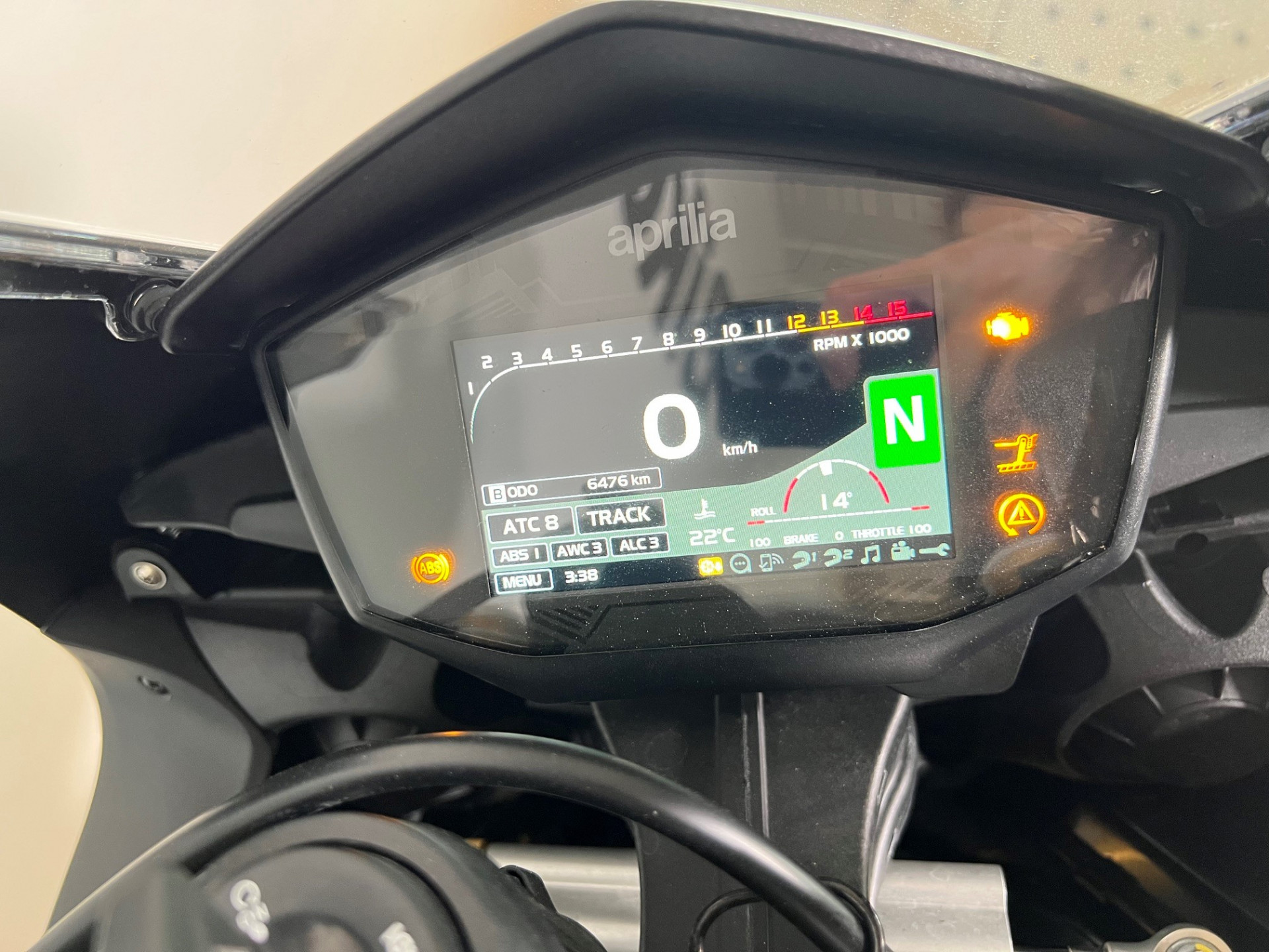 APRILIA RSV4 1100 RF-showroom-element-2