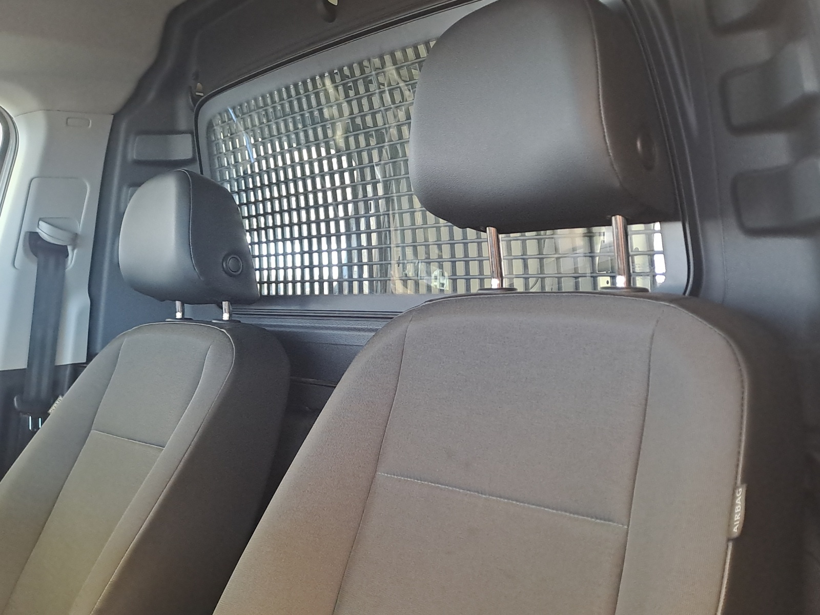 VW Caddy Cargo 2.0TDI-image-13