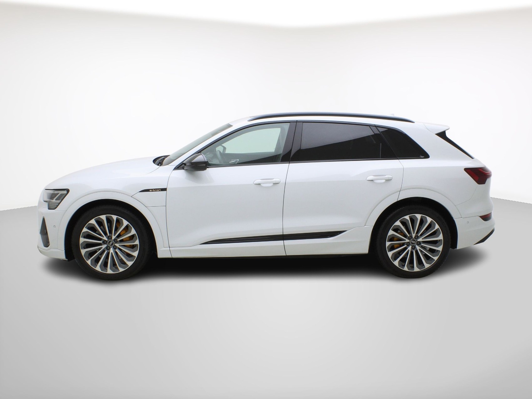 AUDI e-tron 55 S Line quattro-image-2