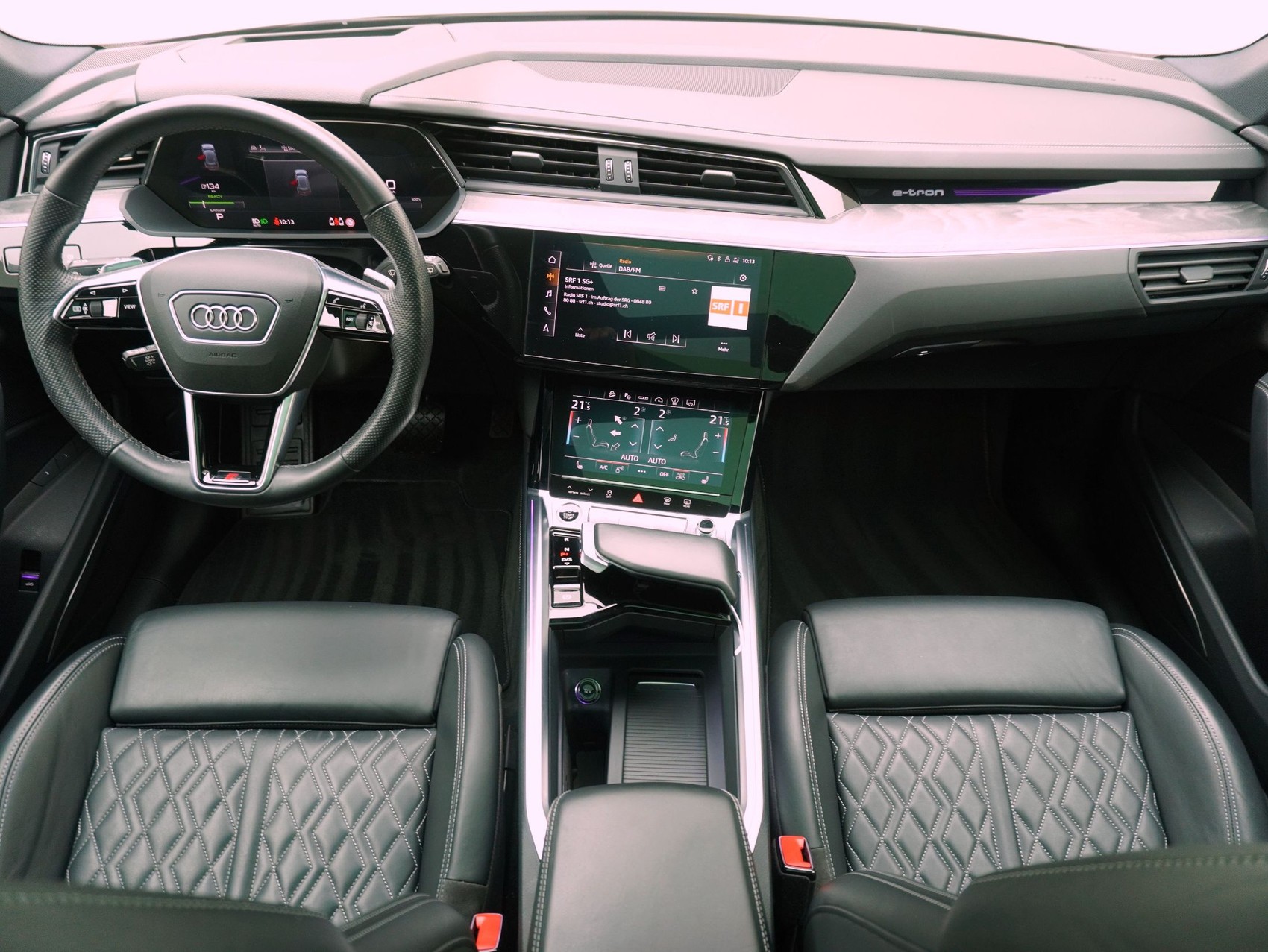 AUDI e-tron 55 S Line quattro-image-17