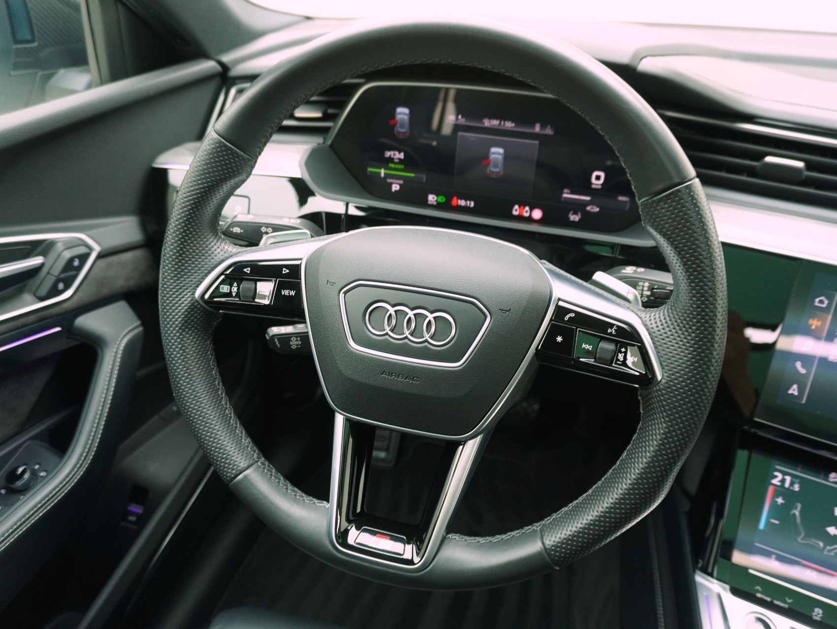 AUDI e-tron 55 S Line quattro-image-13
