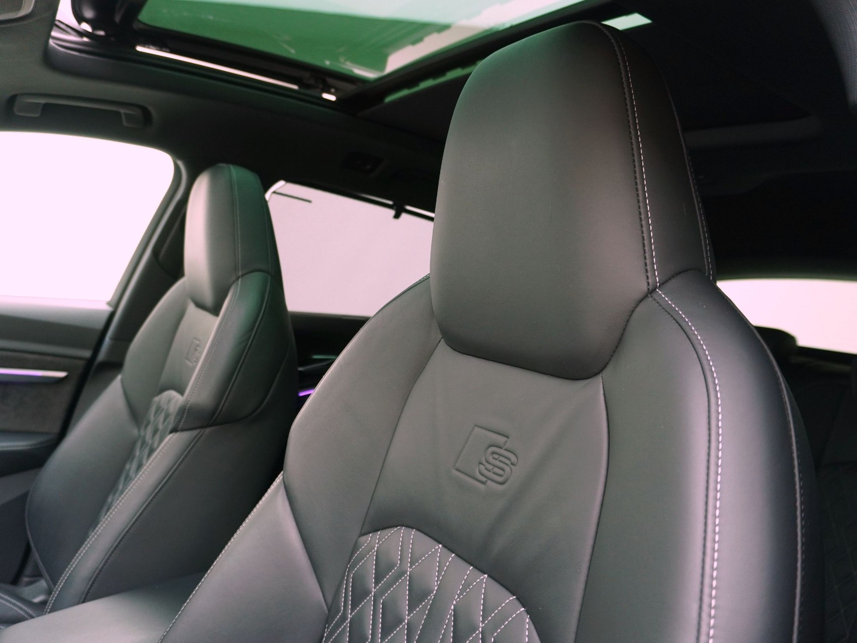 AUDI e-tron 55 S Line quattro-image-12