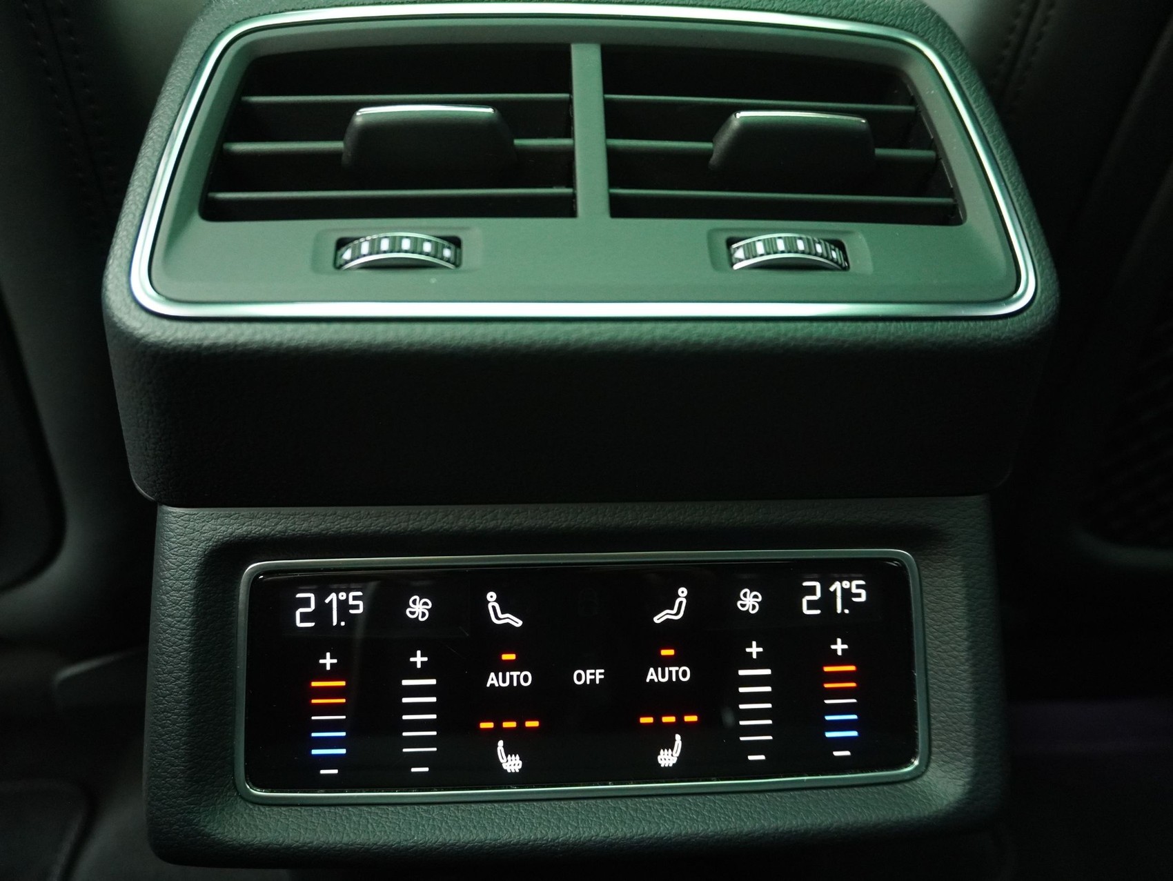 AUDI e-tron 55 S Line quattro-image-15