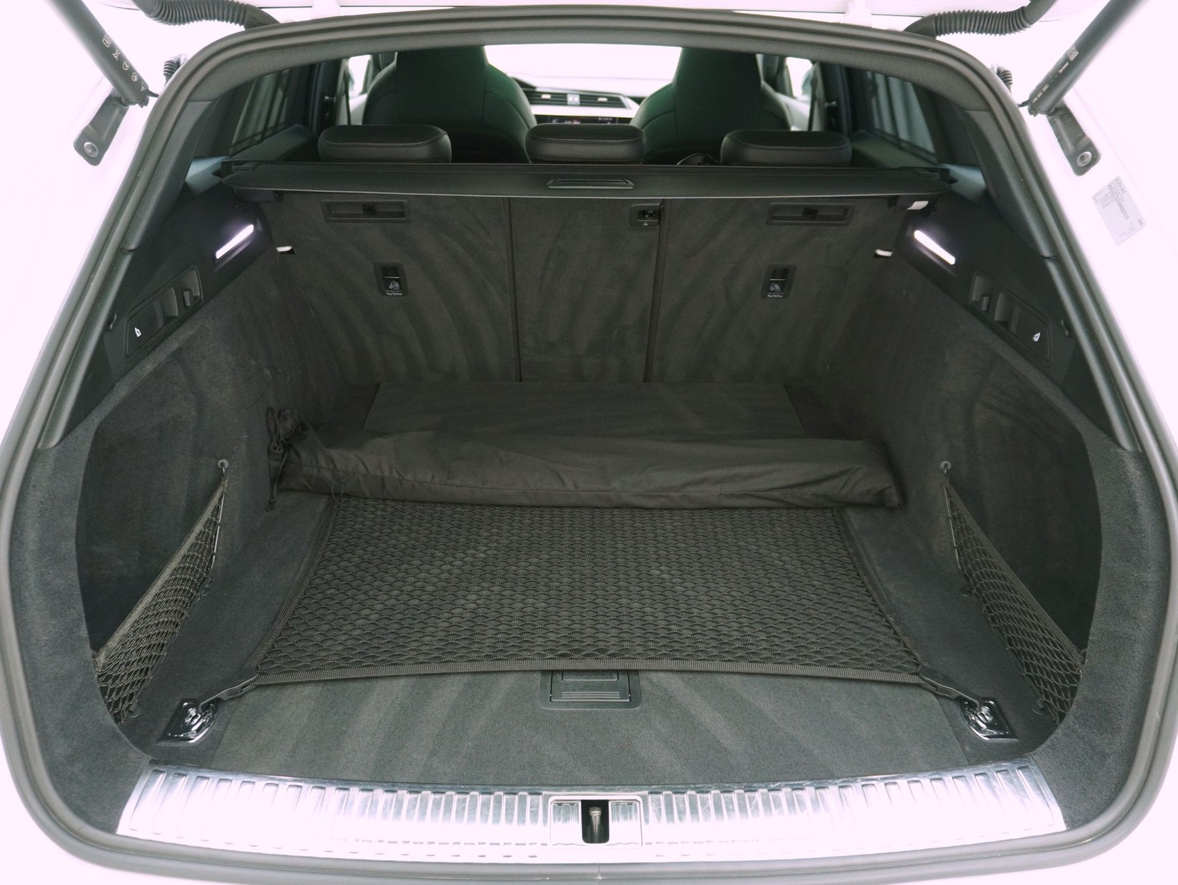 AUDI e-tron 55 S Line quattro-image-16