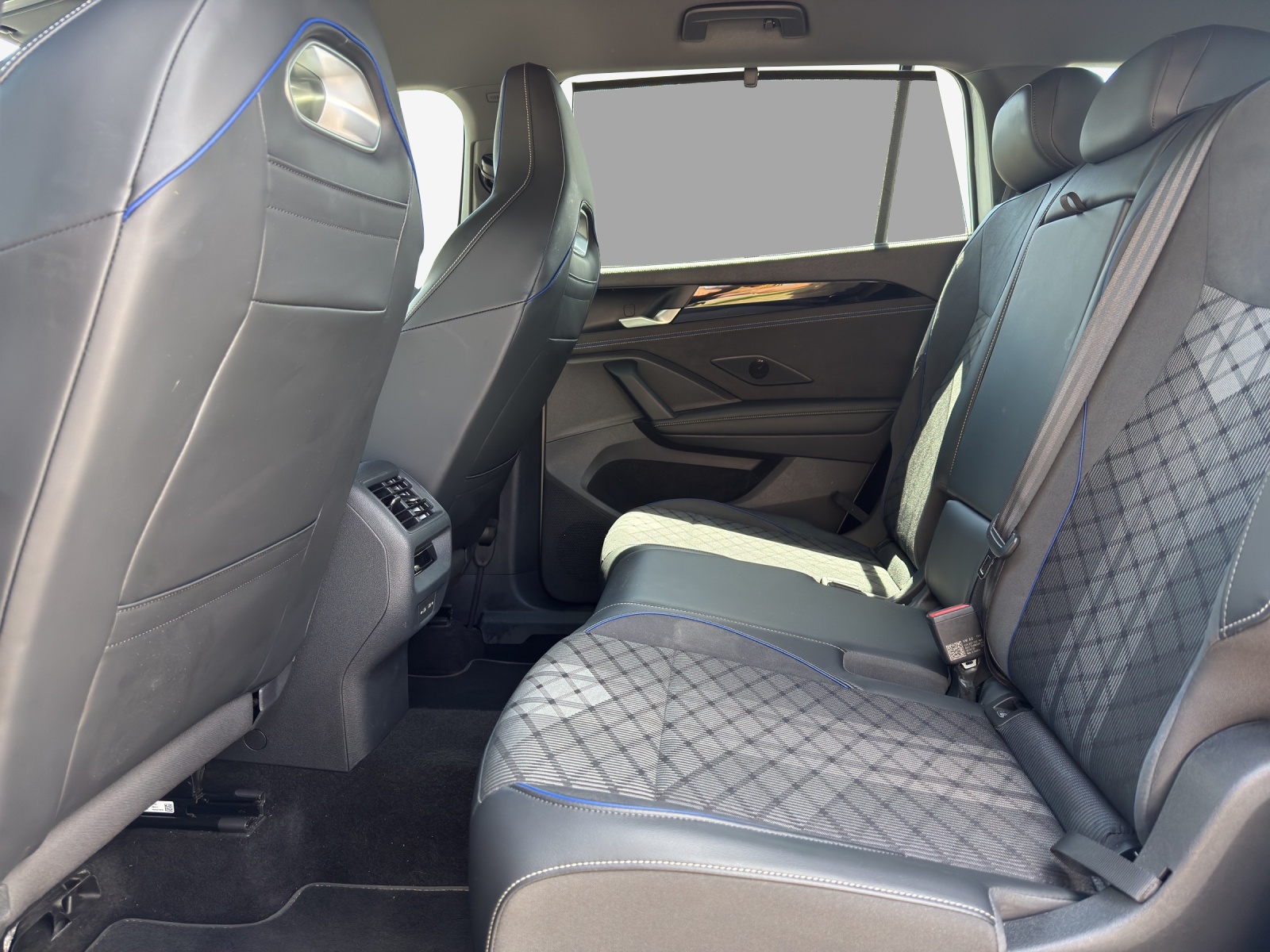 VW Tayron 2.0 TSI R-Line DSG 4Motion-image-11
