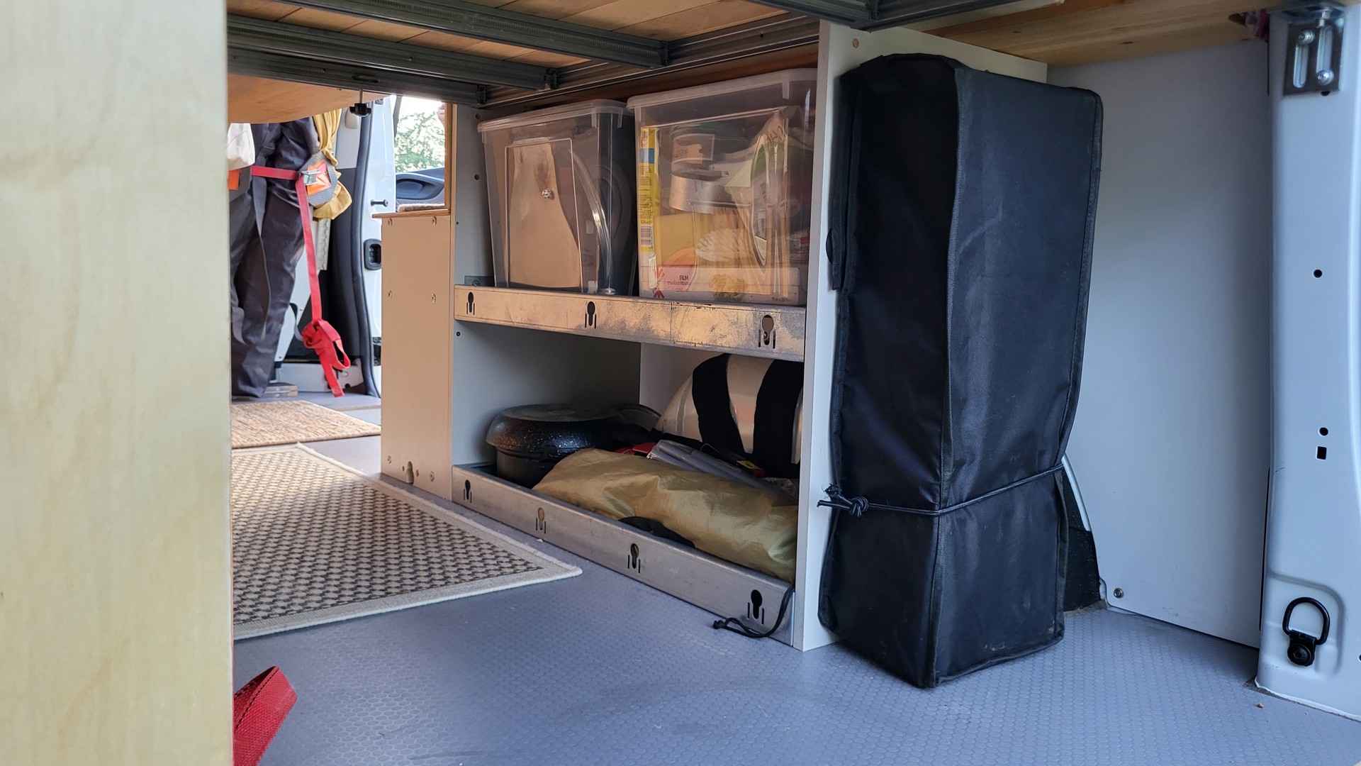 RENAULT TRAFIC-image-10
