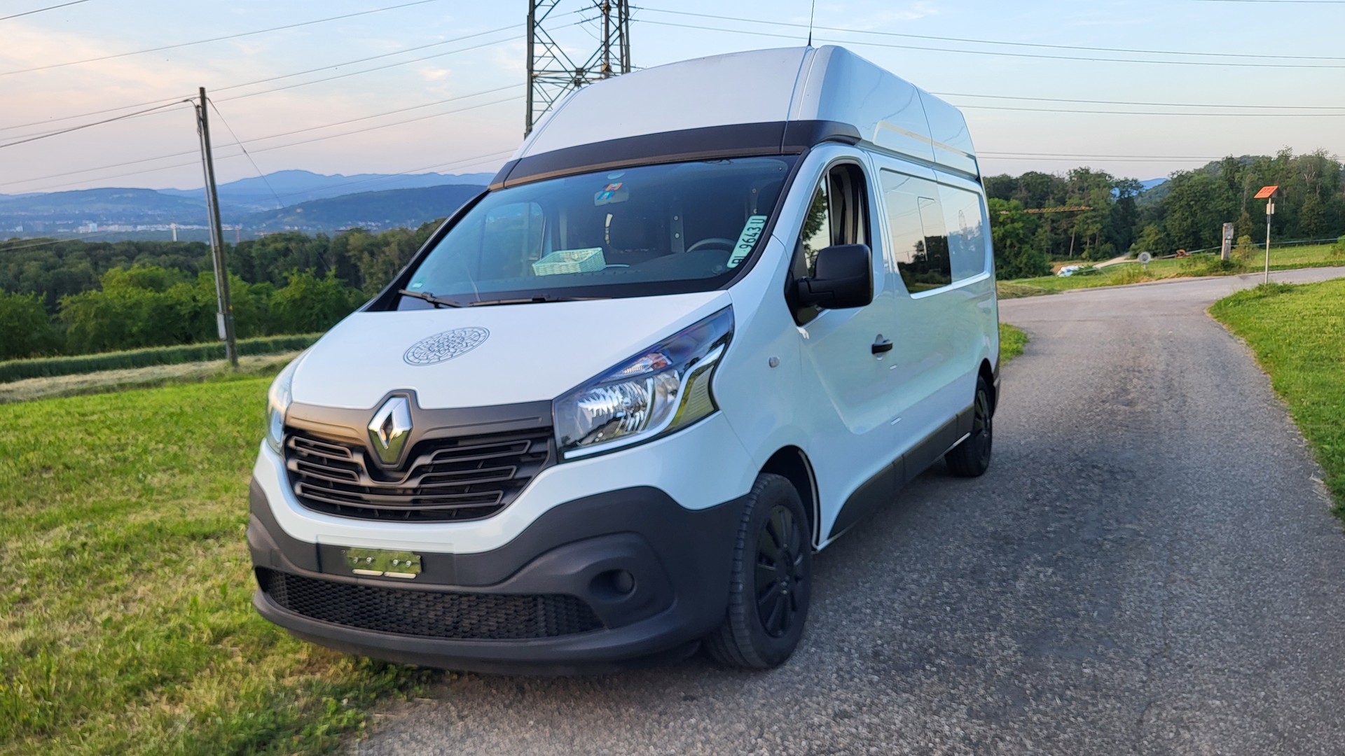 RENAULT TRAFIC-image-0