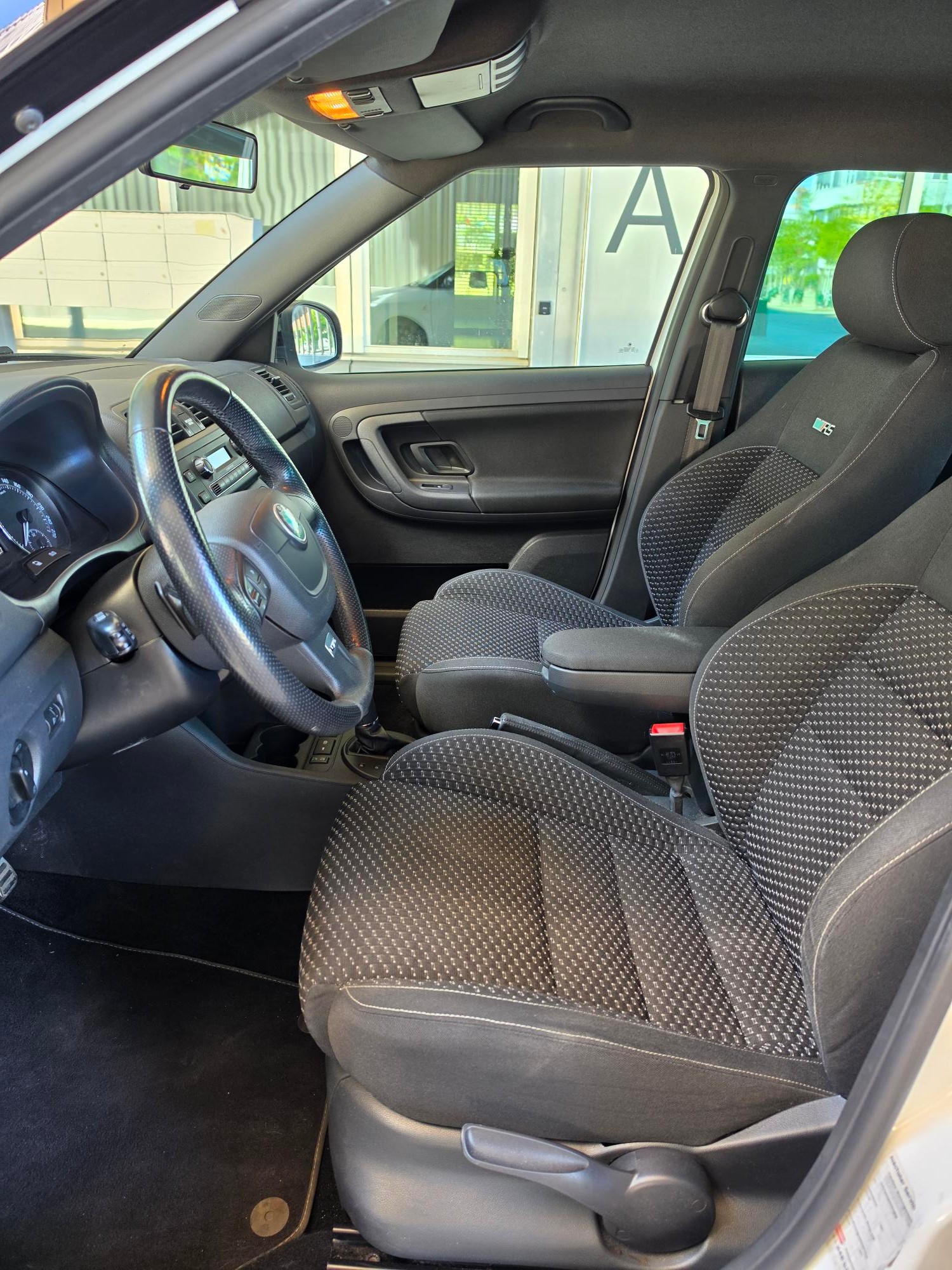 SKODA Fabia 1.4 TSI RS DSG-image-8
