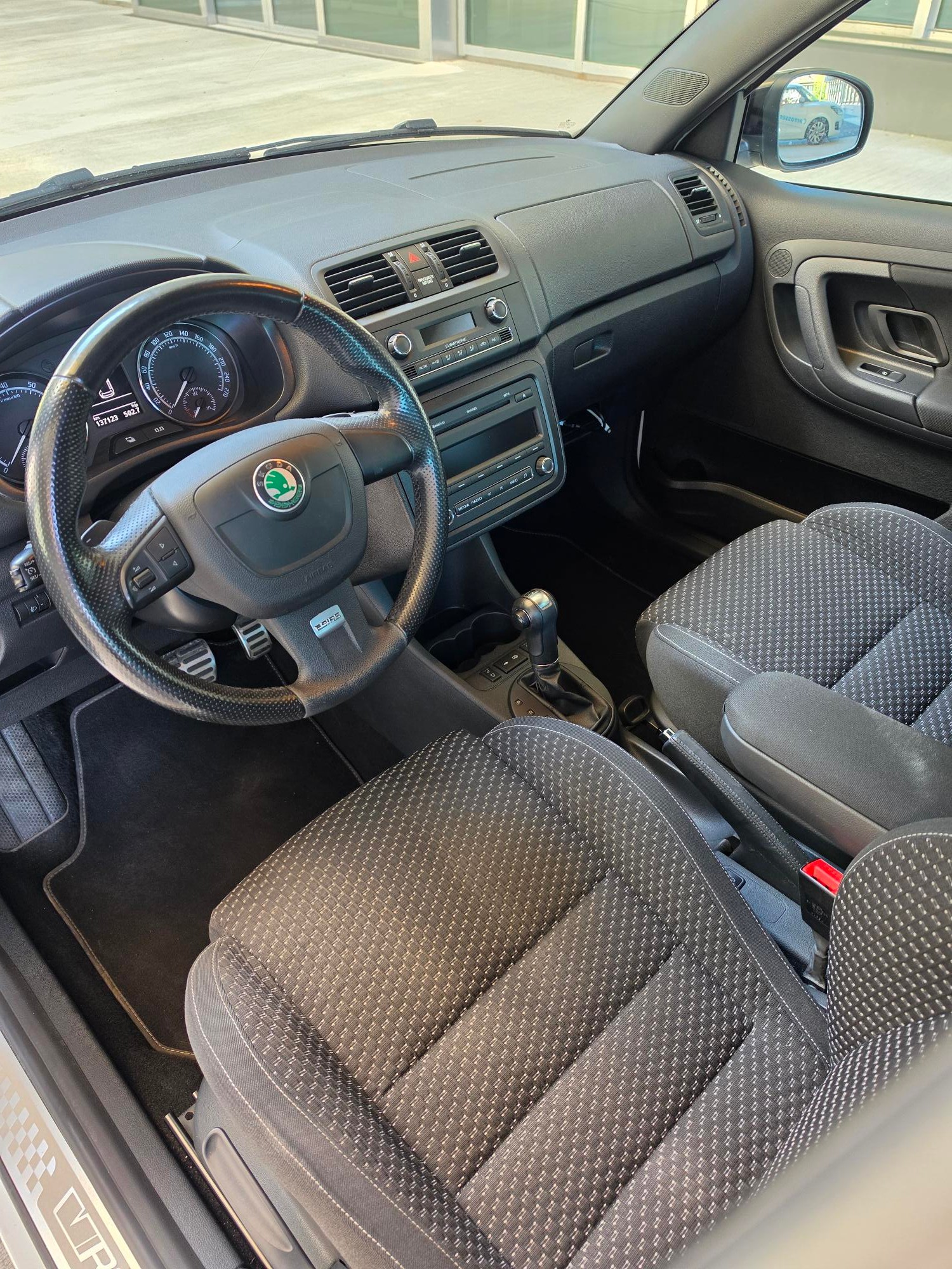 SKODA Fabia 1.4 TSI RS DSG-image-9