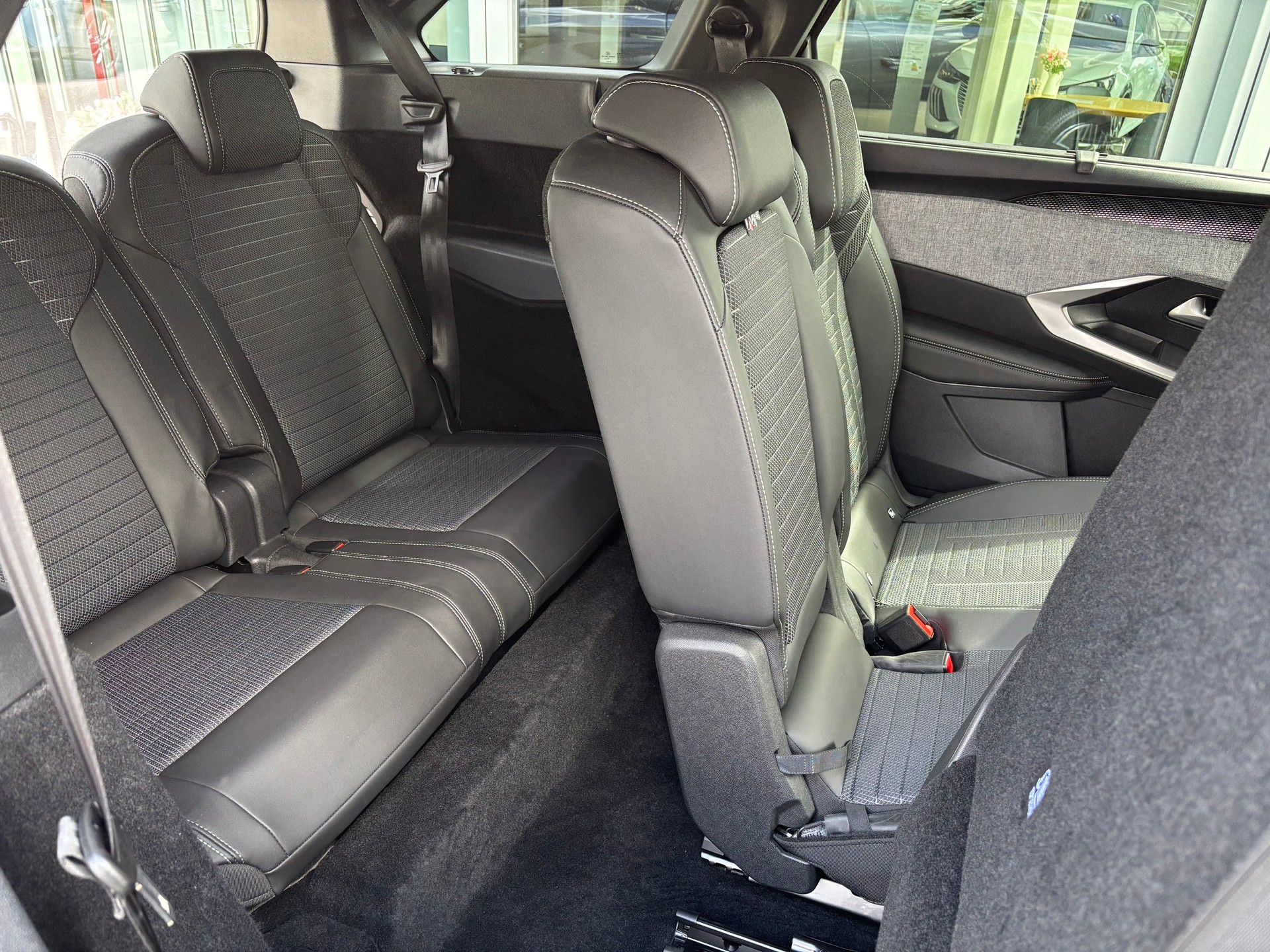 PEUGEOT 5008 145 e-DCS6 GT-image-5