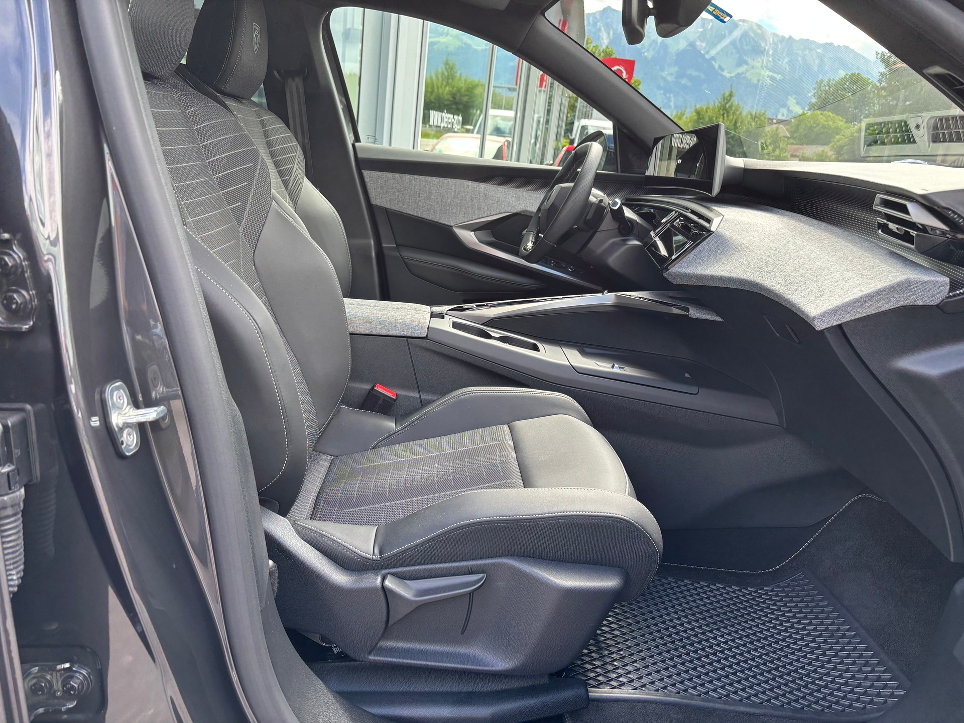 PEUGEOT 5008 145 e-DCS6 GT-image-7
