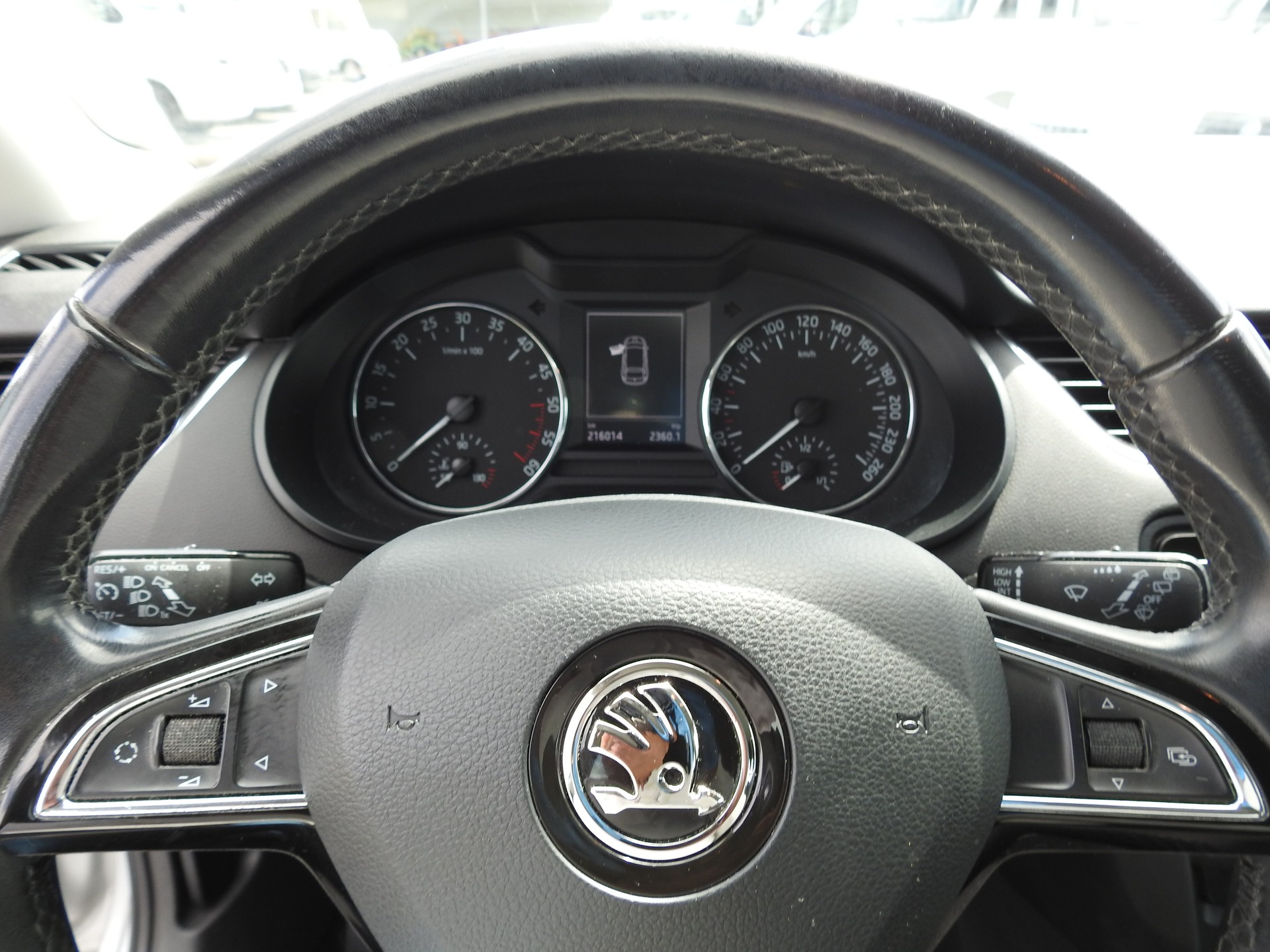SKODA Octavia Combi 1.6 TDI Ambition 4x4-image-24