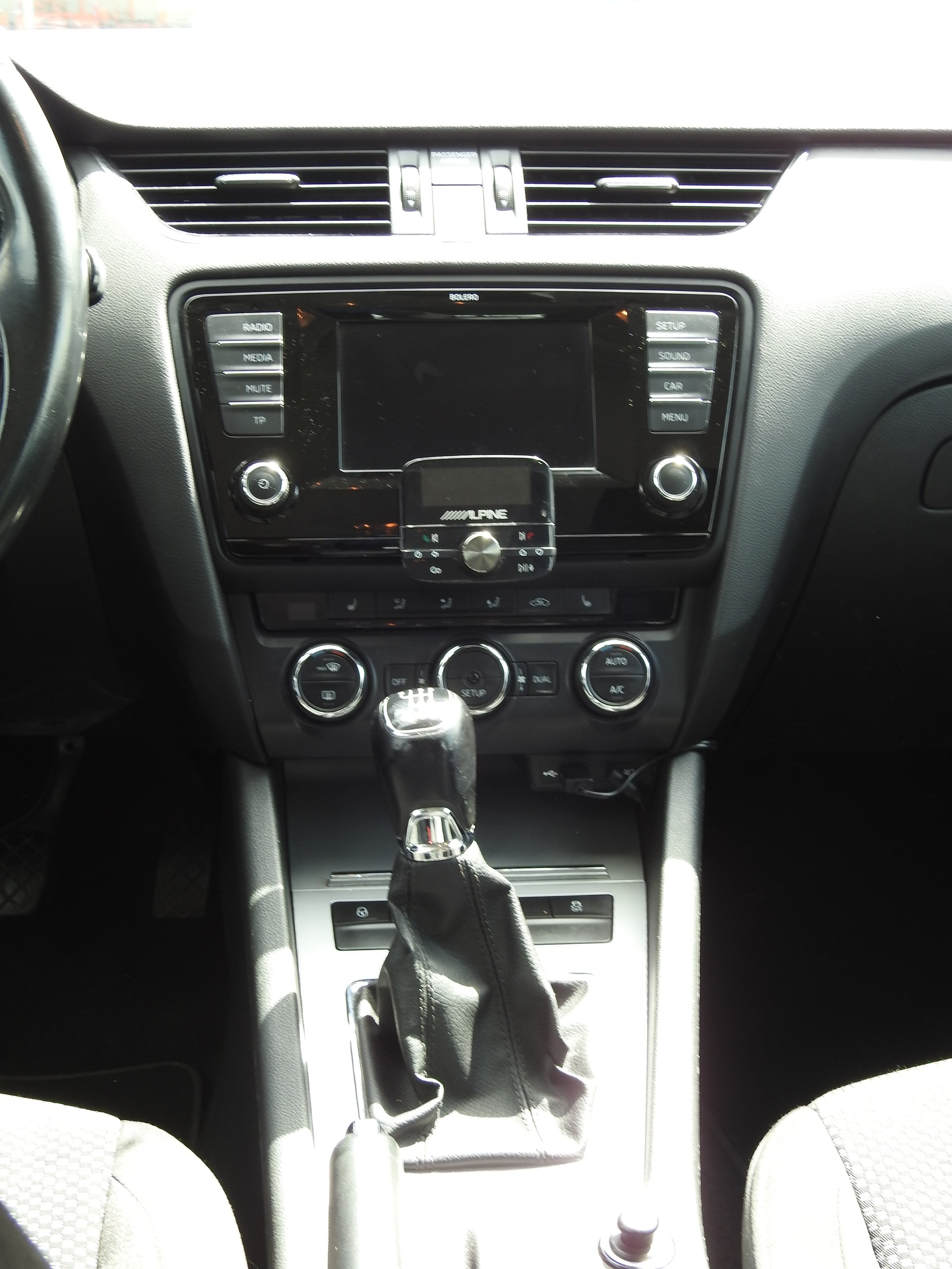 SKODA Octavia Combi 1.6 TDI Ambition 4x4-image-17