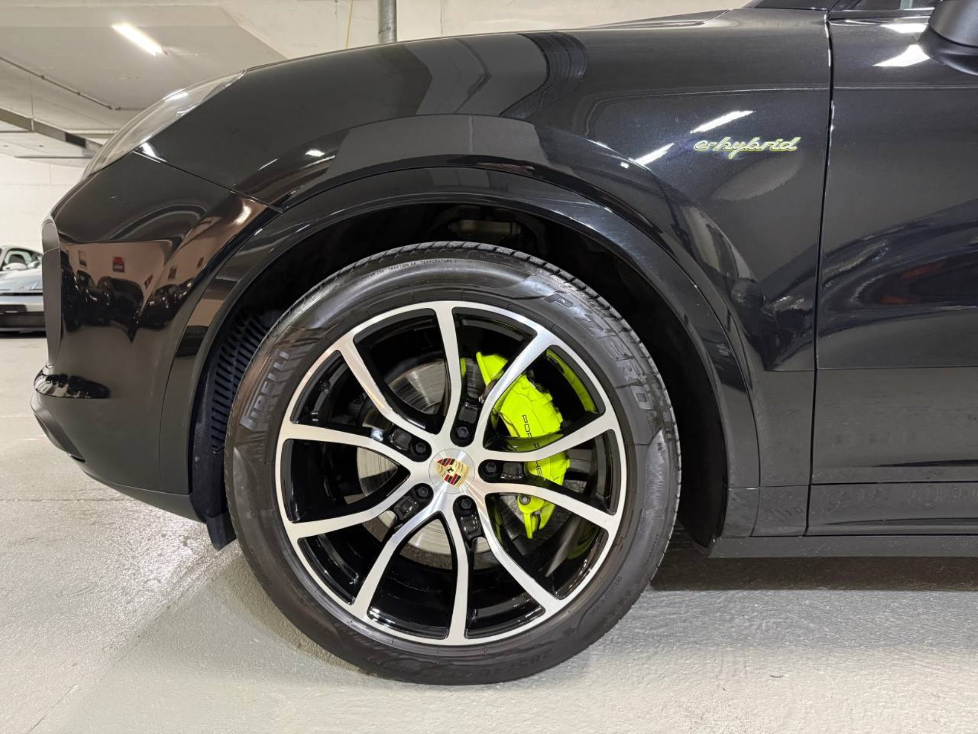 PORSCHE Cayenne E-Hybrid Platinum Edition (MY23)-image-9