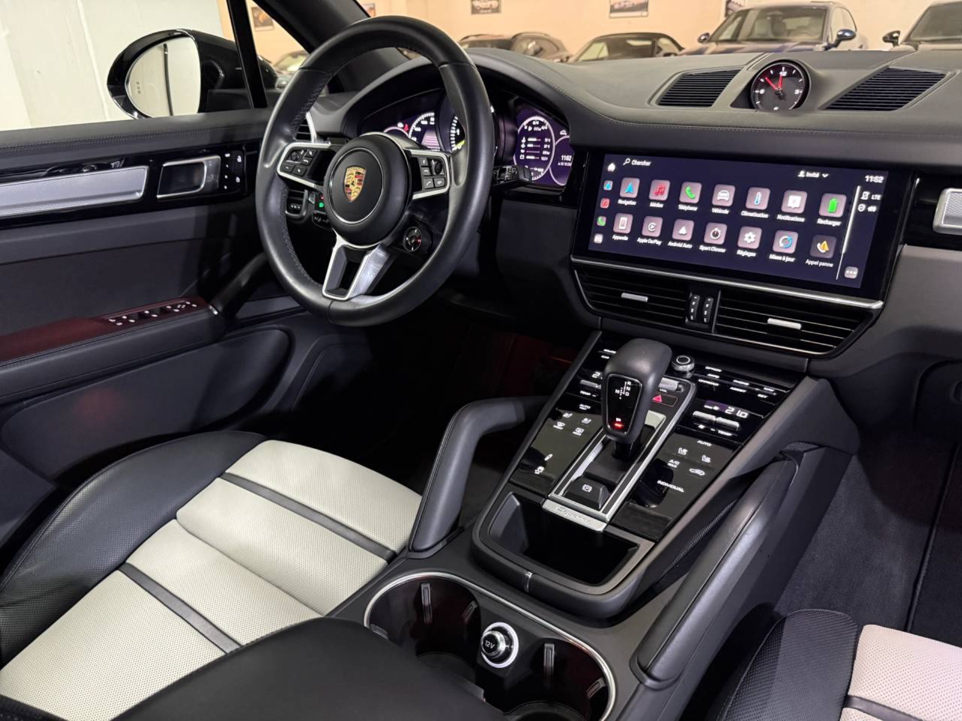 PORSCHE Cayenne E-Hybrid Platinum Edition (MY23)-image-14