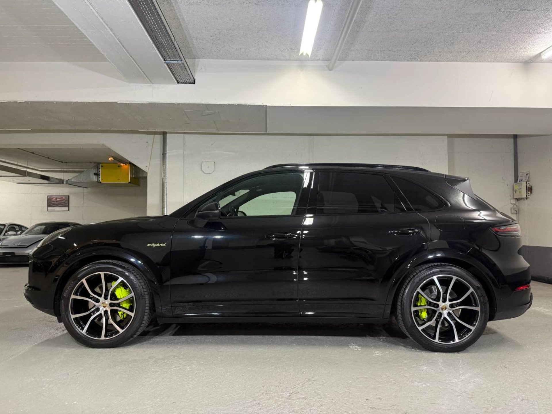 PORSCHE Cayenne E-Hybrid Platinum Edition (MY23)-image-1